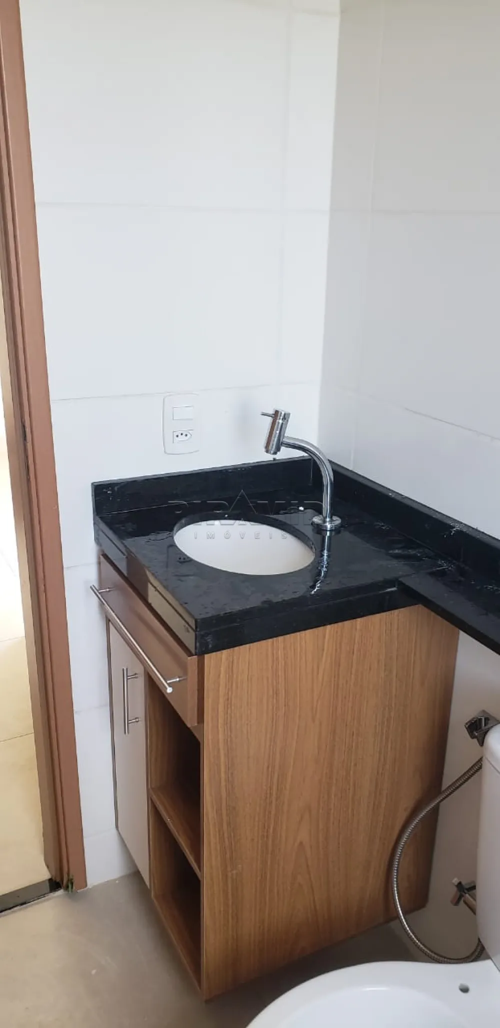 Alugar Apartamento / Padr&atilde;o em Ribeir&atilde;o Preto R$ 1.200,00 - Foto 4