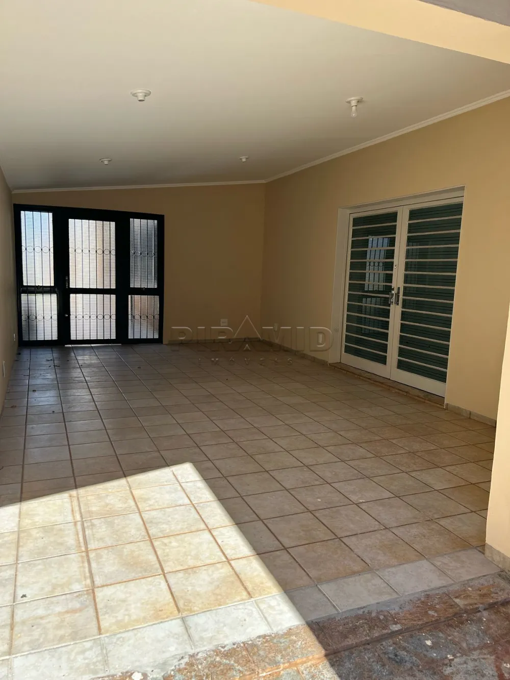 Alugar Casa / Padr&atilde;o em Ribeir&atilde;o Preto R$ 6.000,00 - Foto 1