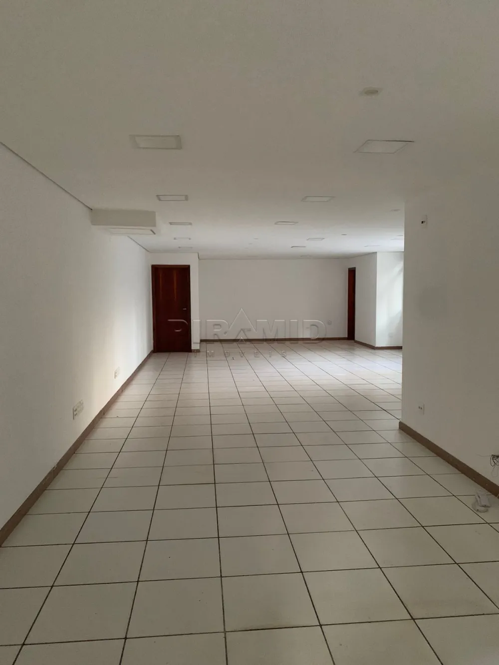 Alugar Comercial / Sala em Ribeir&atilde;o Preto R$ 4.000,00 - Foto 3