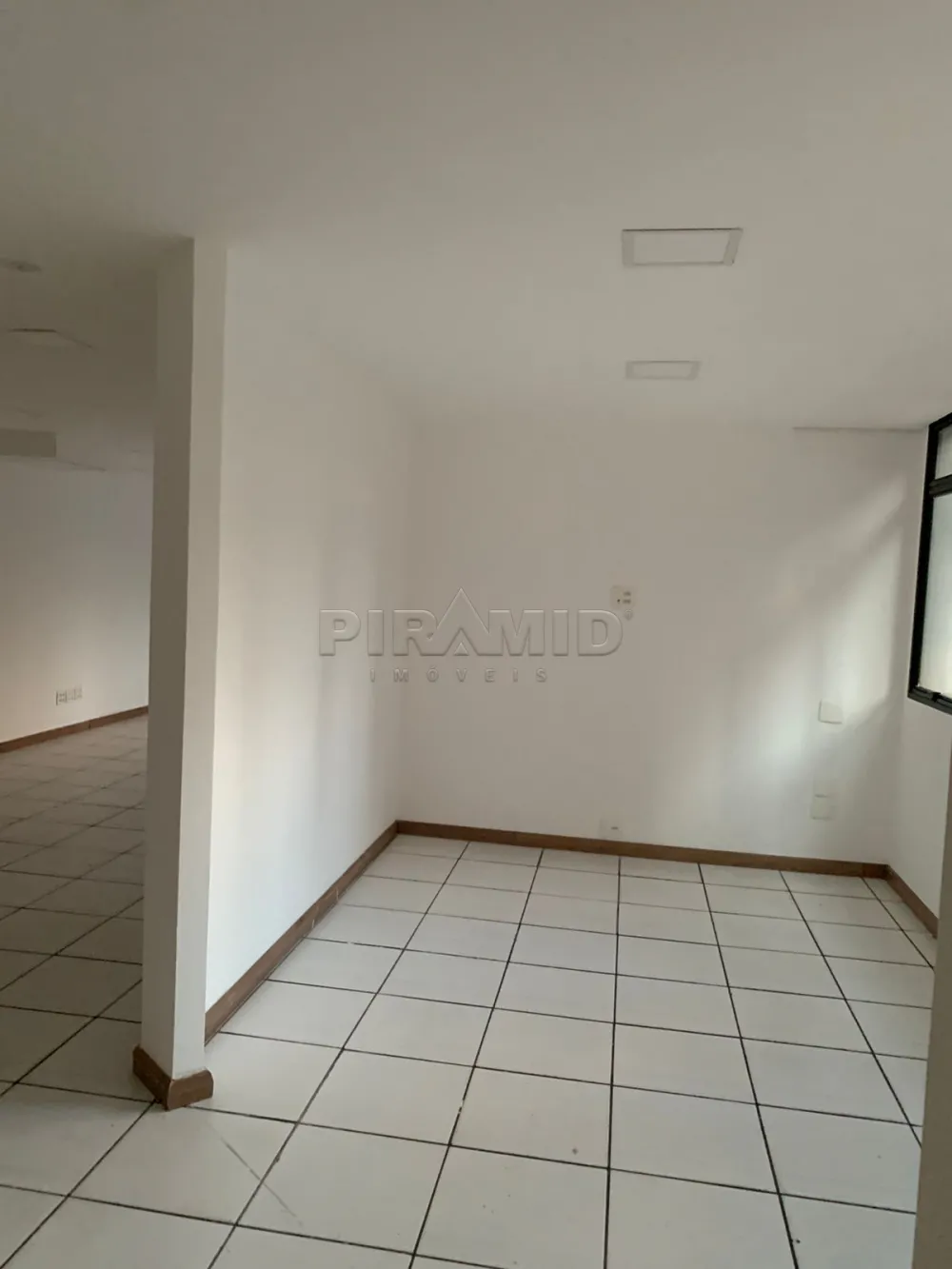 Alugar Comercial / Sala em Ribeir&atilde;o Preto R$ 4.000,00 - Foto 4