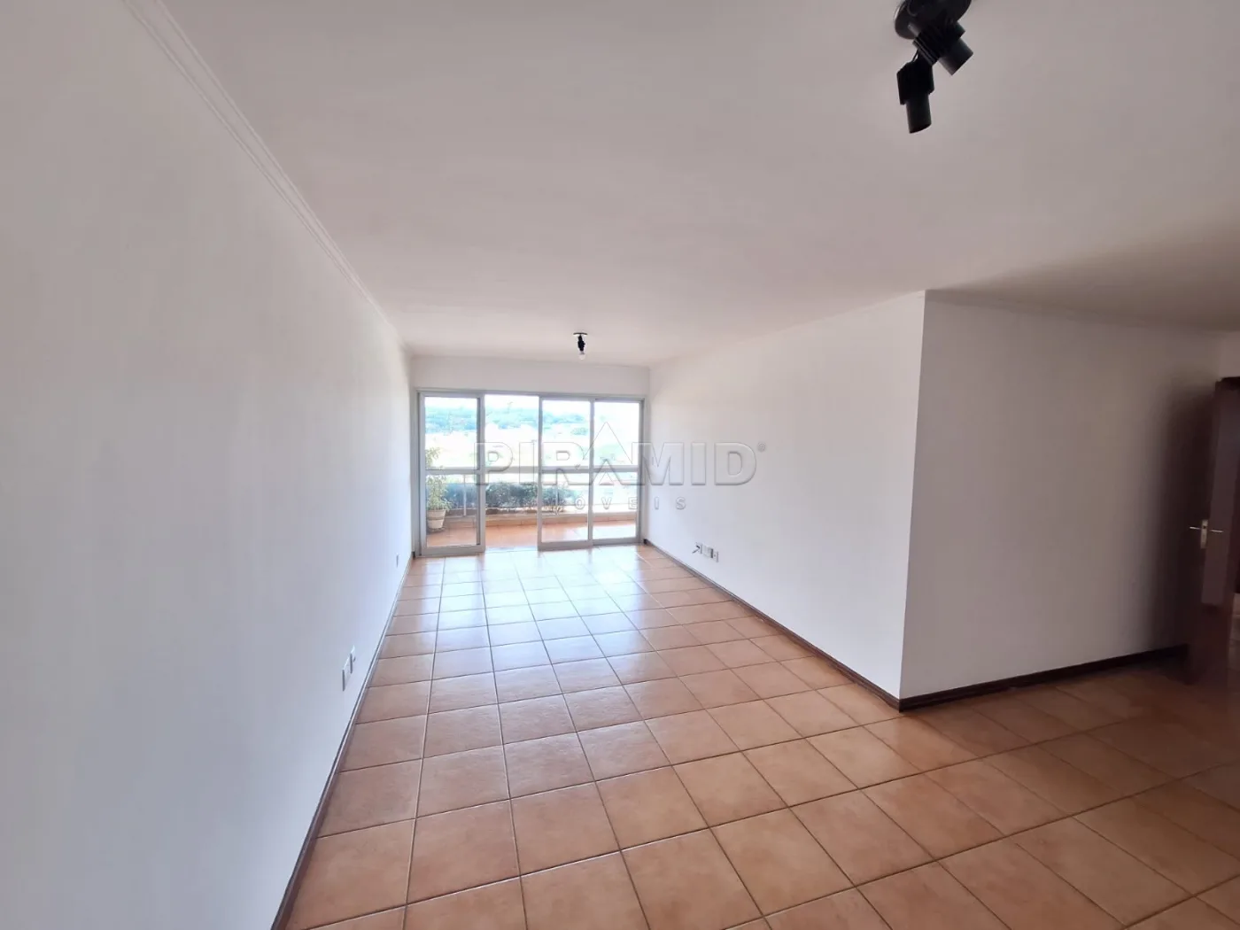 Alugar Apartamento / Padr&atilde;o em Ribeir&atilde;o Preto R$ 1.200,00 - Foto 1