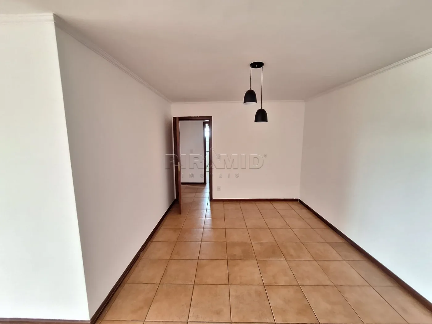 Alugar Apartamento / Padr&atilde;o em Ribeir&atilde;o Preto R$ 1.200,00 - Foto 2