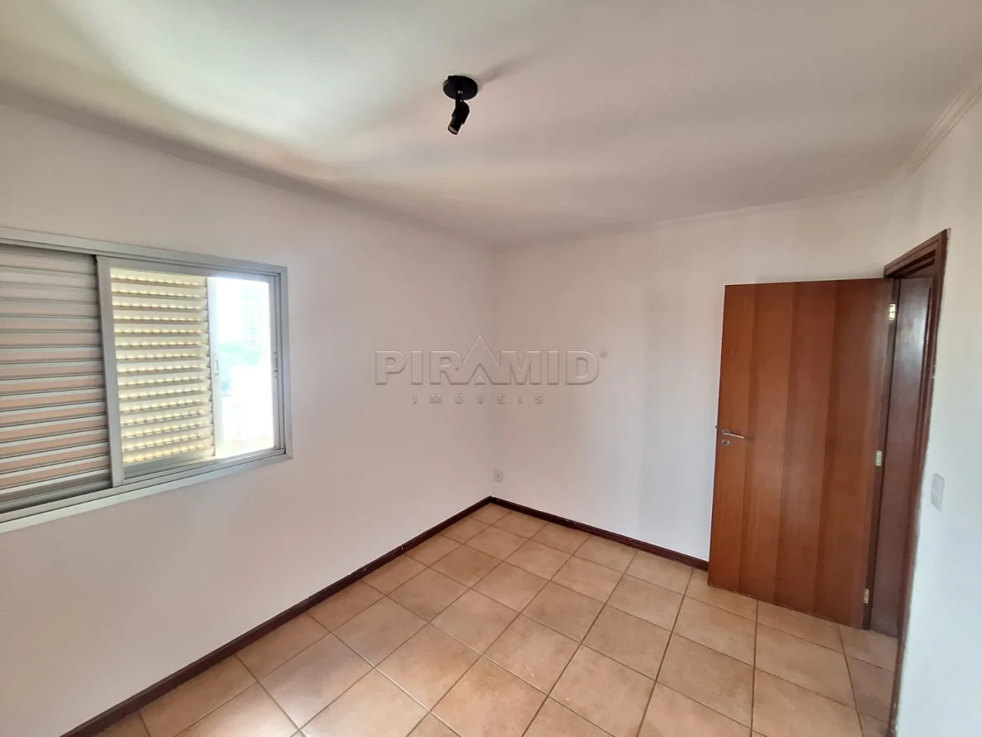 Alugar Apartamento / Padr&atilde;o em Ribeir&atilde;o Preto R$ 1.200,00 - Foto 13
