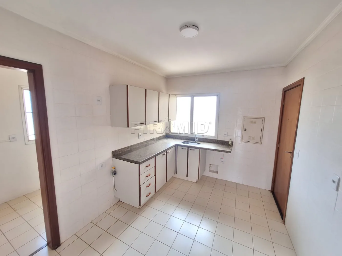 Alugar Apartamento / Padr&atilde;o em Ribeir&atilde;o Preto R$ 1.200,00 - Foto 15