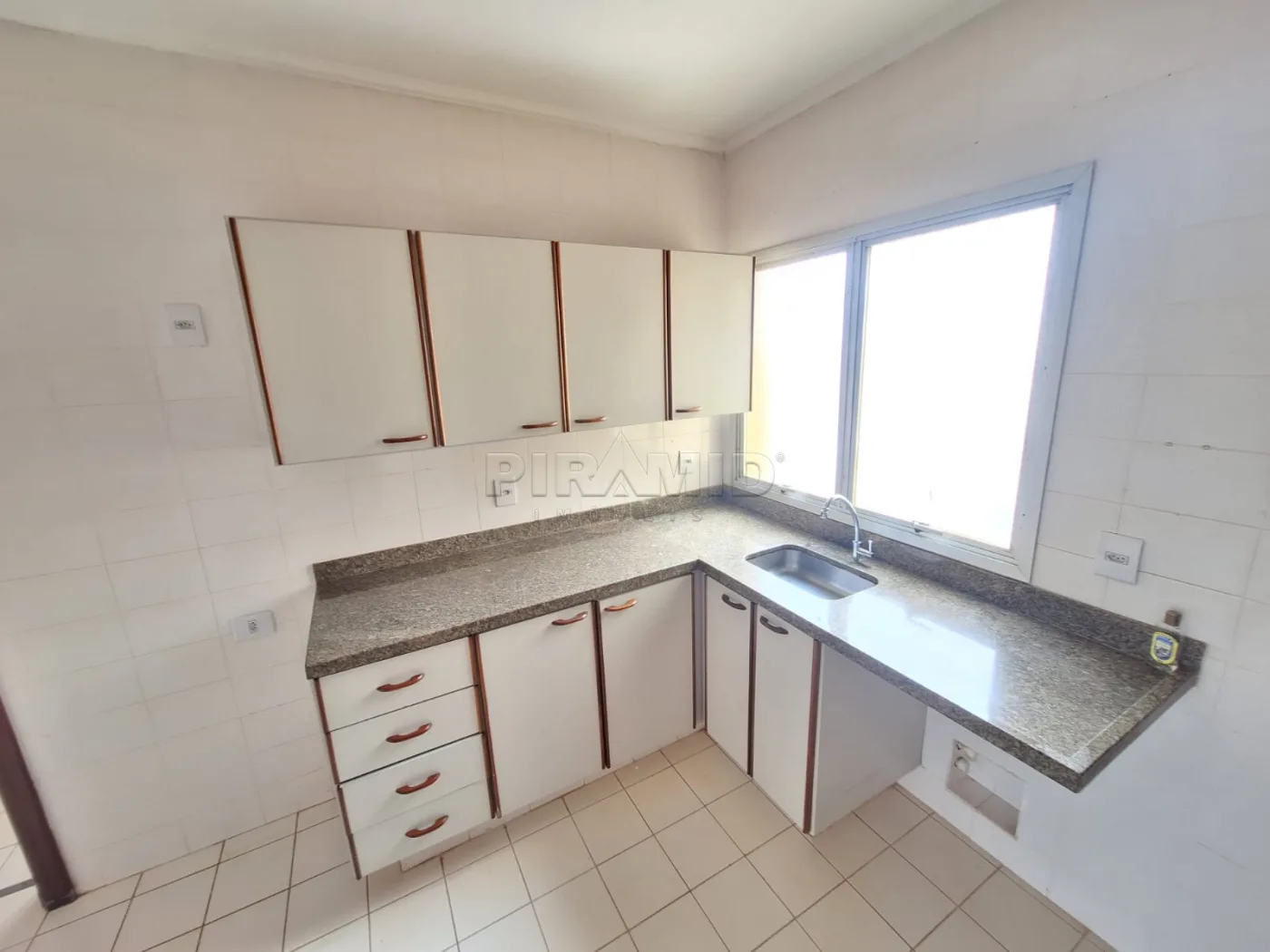 Alugar Apartamento / Padr&atilde;o em Ribeir&atilde;o Preto R$ 1.200,00 - Foto 16