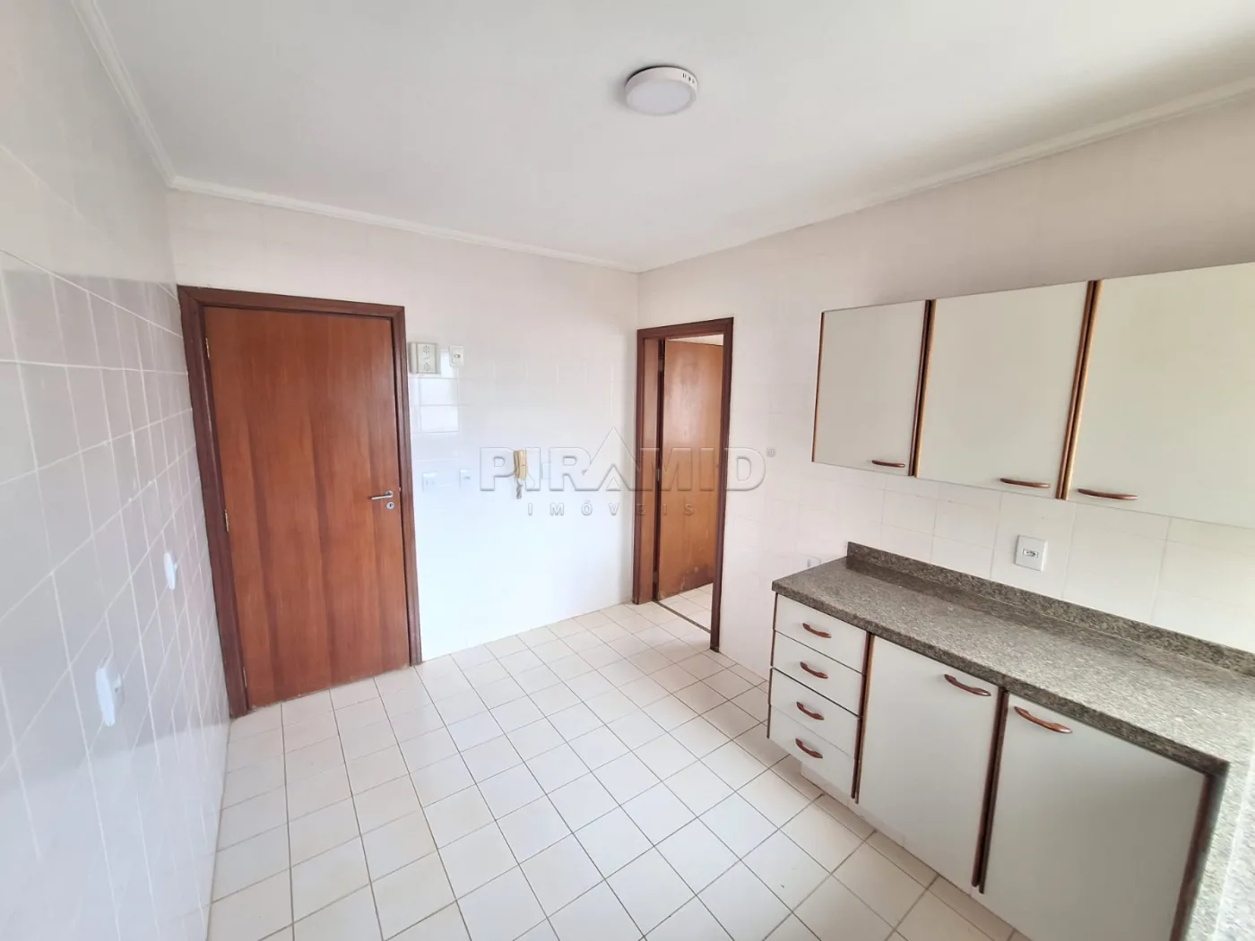 Alugar Apartamento / Padr&atilde;o em Ribeir&atilde;o Preto R$ 1.200,00 - Foto 17