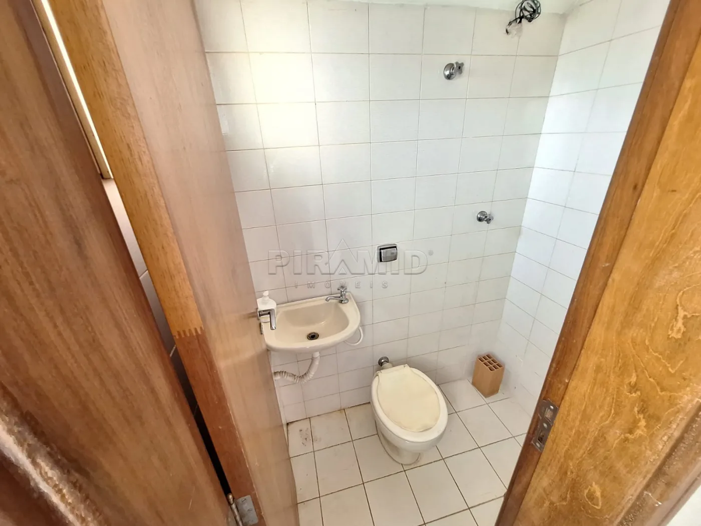 Alugar Apartamento / Padr&atilde;o em Ribeir&atilde;o Preto R$ 1.200,00 - Foto 19