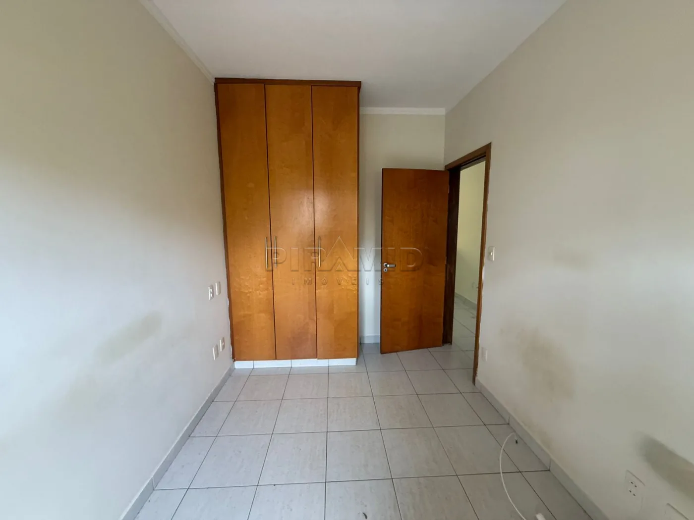 Alugar Apartamento / Padr&atilde;o em Ribeir&atilde;o Preto R$ 1.200,00 - Foto 5