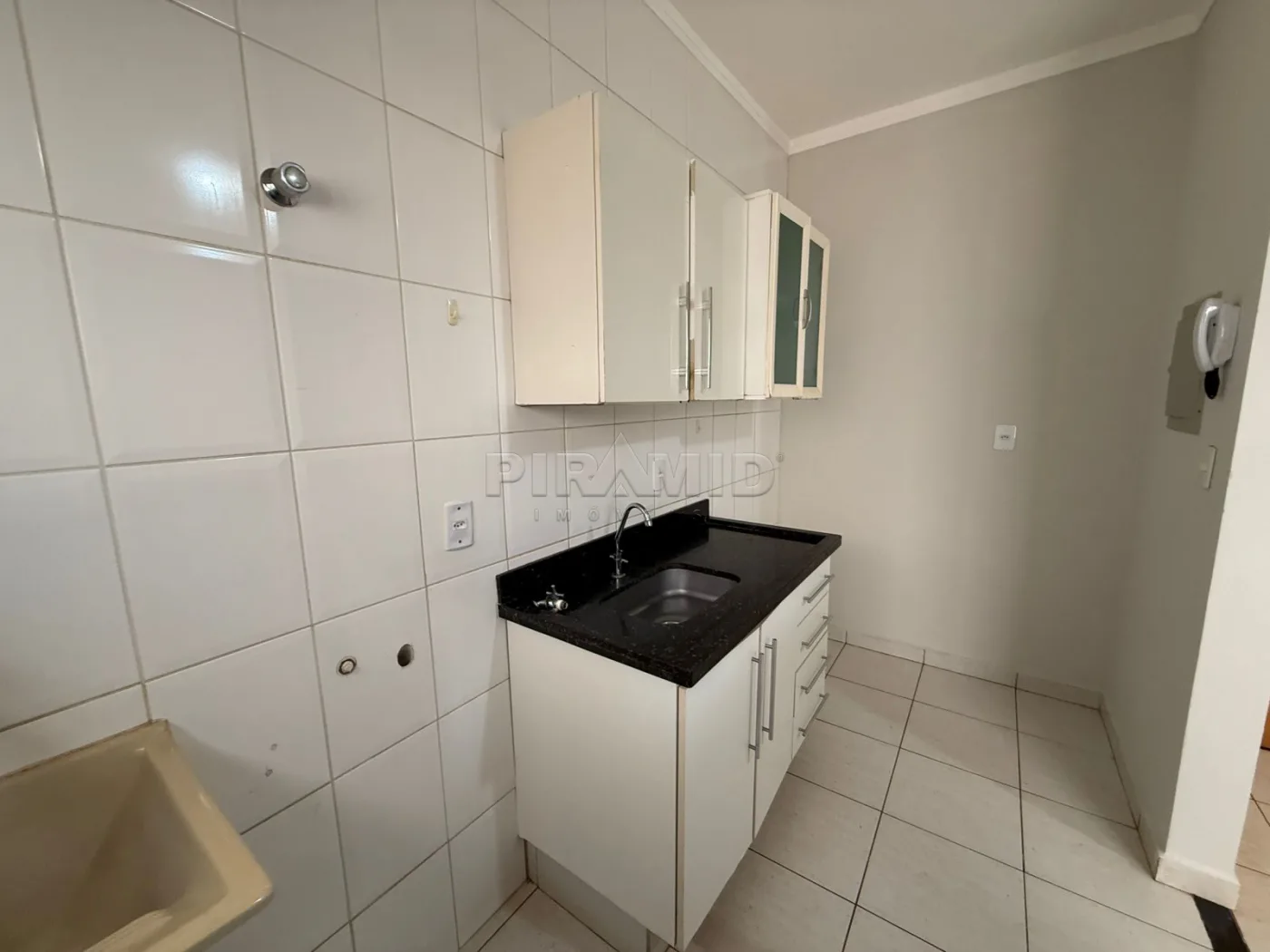 Alugar Apartamento / Padr&atilde;o em Ribeir&atilde;o Preto R$ 1.200,00 - Foto 12