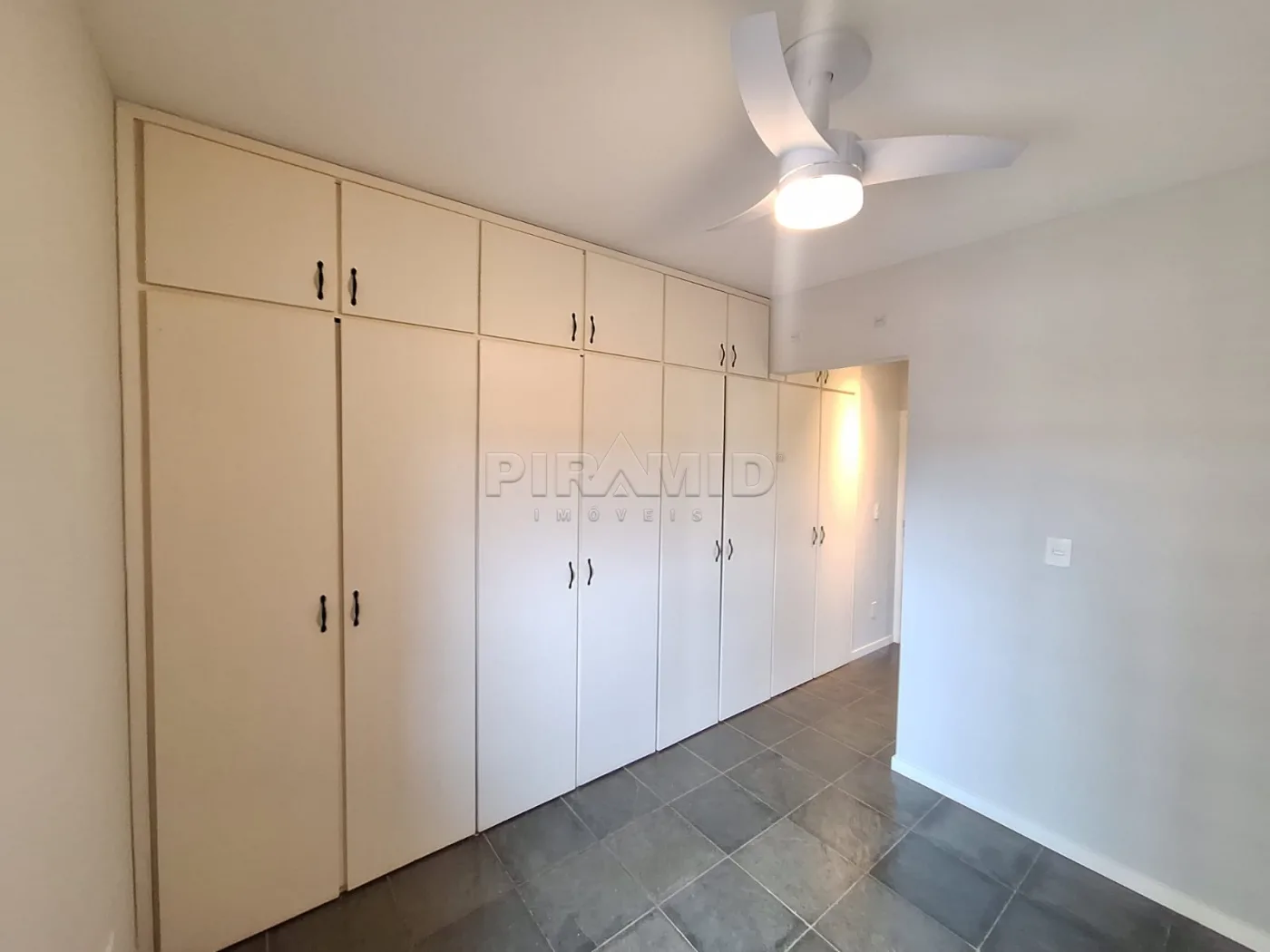 Alugar Apartamento / Padr&atilde;o em Ribeir&atilde;o Preto R$ 3.000,00 - Foto 14