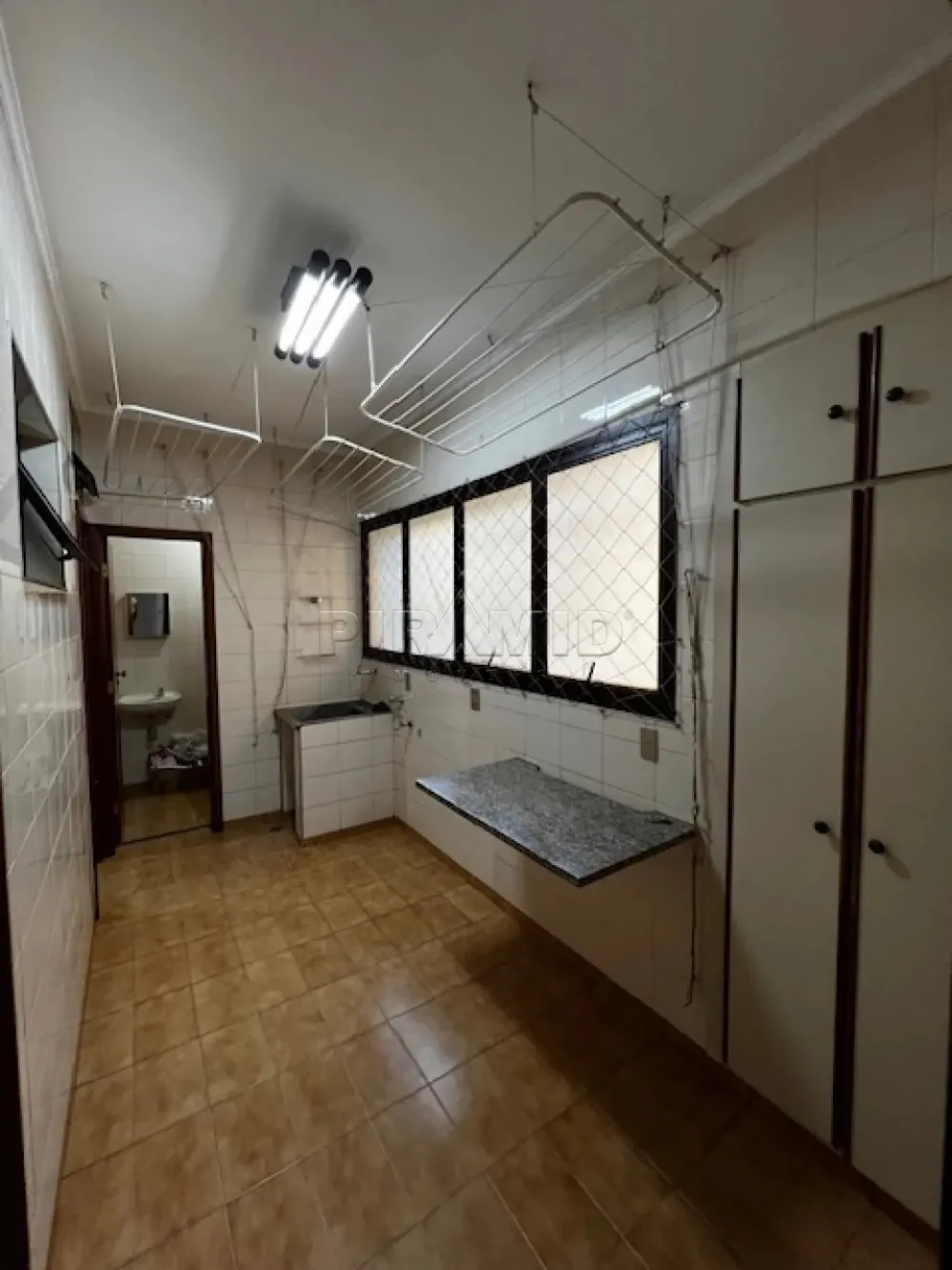 Alugar Apartamento / Padr&atilde;o em Ribeir&atilde;o Preto R$ 1.800,00 - Foto 26