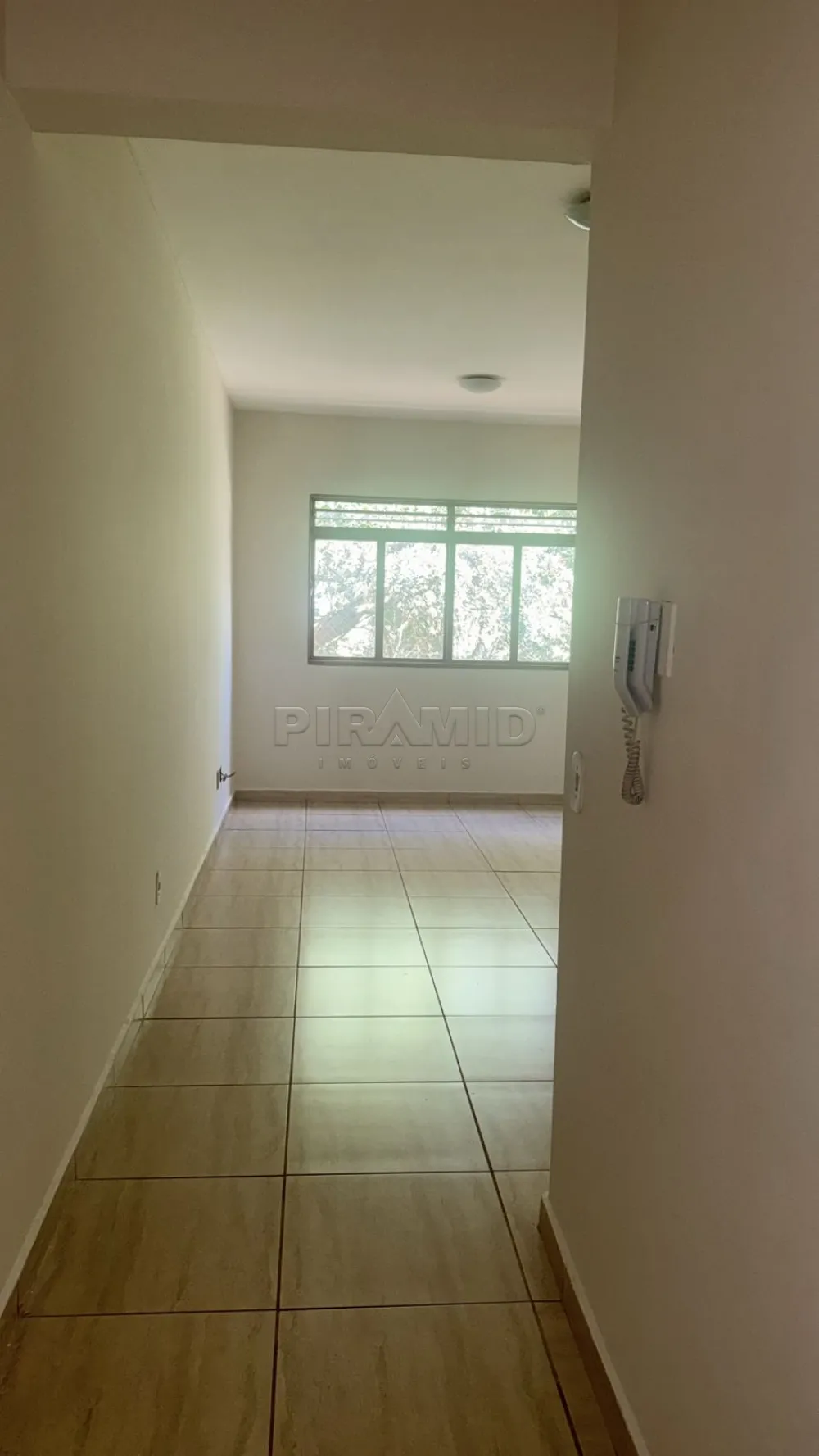 Alugar Apartamento / Padr&atilde;o em Ribeir&atilde;o Preto R$ 1.150,00 - Foto 1