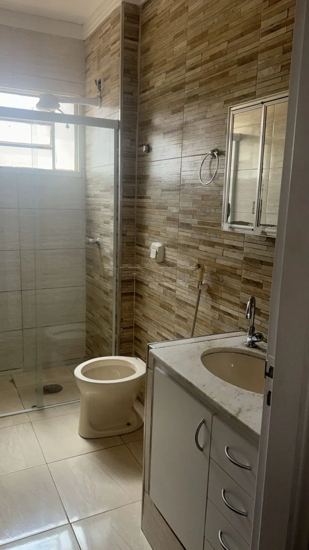 Alugar Apartamento / Padr&atilde;o em Ribeir&atilde;o Preto R$ 1.150,00 - Foto 3