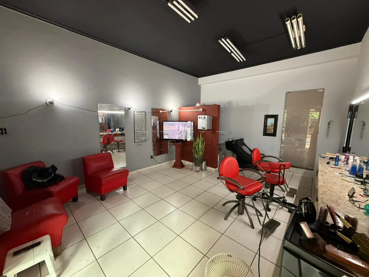 Alugar Casa / Padr&atilde;o em Ribeir&atilde;o Preto R$ 300,00 - Foto 1