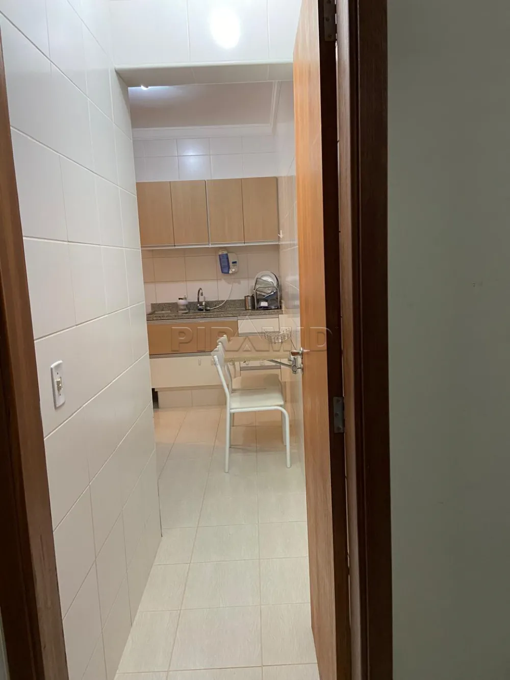 Alugar Apartamento / Padr&atilde;o em Ribeir&atilde;o Preto R$ 1.600,00 - Foto 17