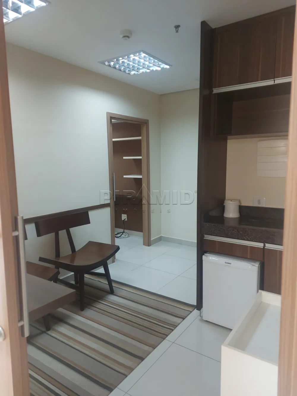 Alugar Comercial / Sala em Ribeir&atilde;o Preto R$ 2.600,00 - Foto 2