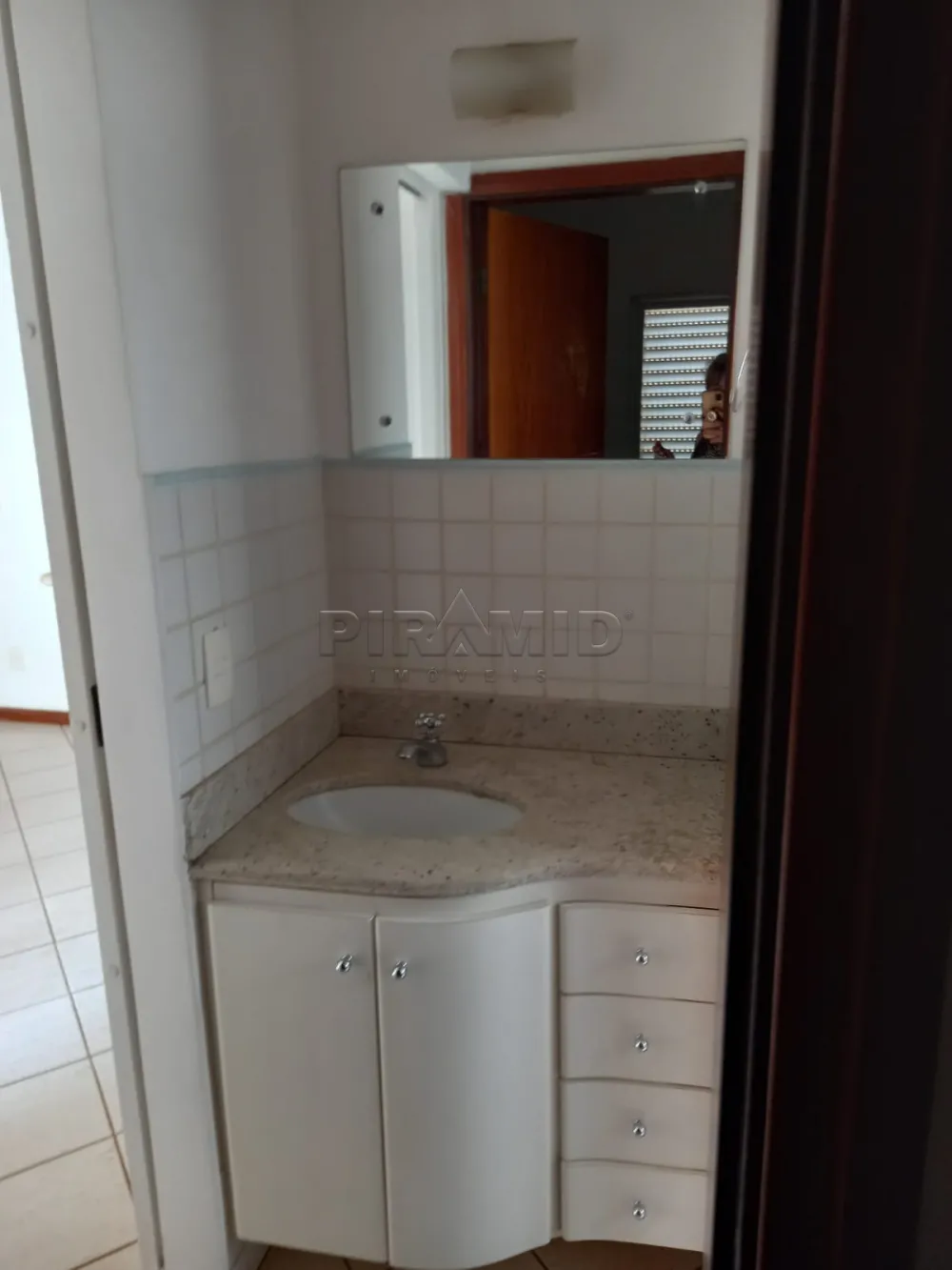 Alugar Apartamento / Padr&atilde;o em Ribeir&atilde;o Preto R$ 1.100,00 - Foto 2