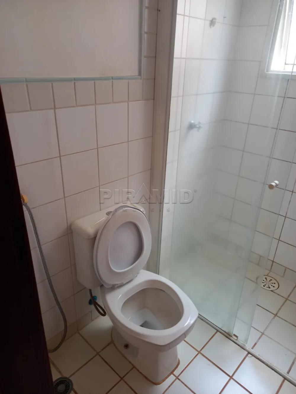 Alugar Apartamento / Padr&atilde;o em Ribeir&atilde;o Preto R$ 1.100,00 - Foto 4