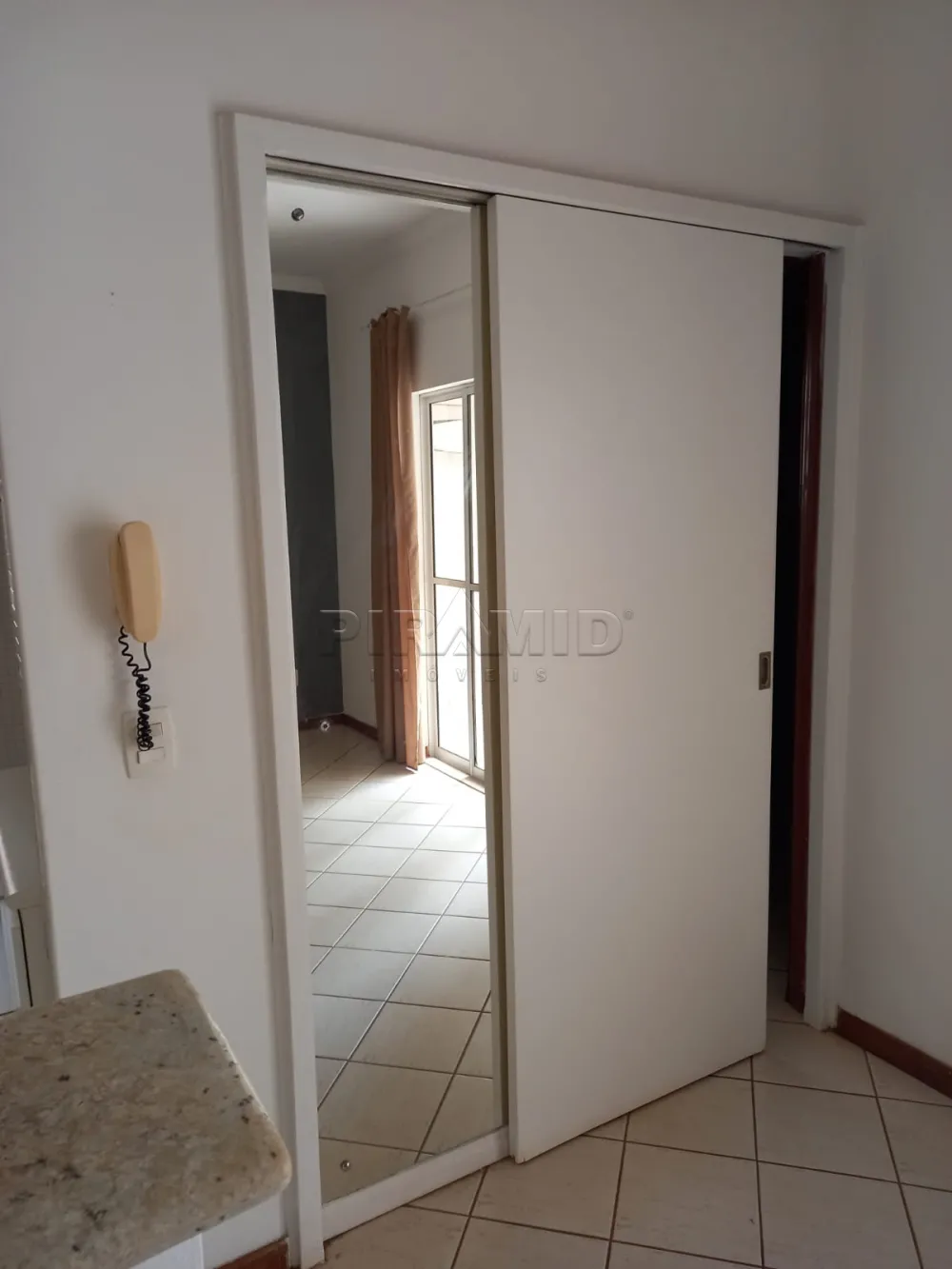 Alugar Apartamento / Padr&atilde;o em Ribeir&atilde;o Preto R$ 1.100,00 - Foto 5