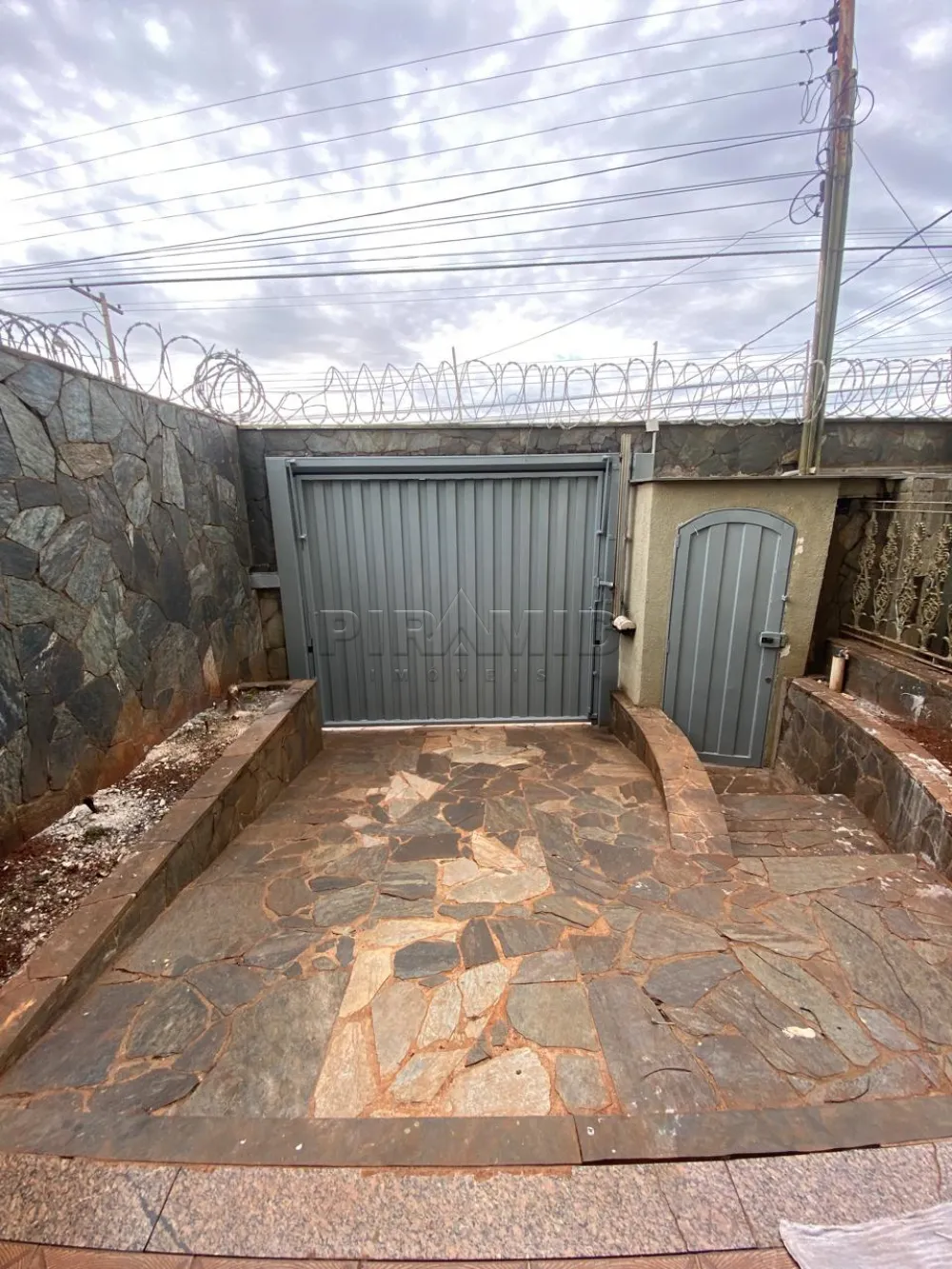 Alugar Casa / Padr&atilde;o em Ribeir&atilde;o Preto R$ 2.300,00 - Foto 1