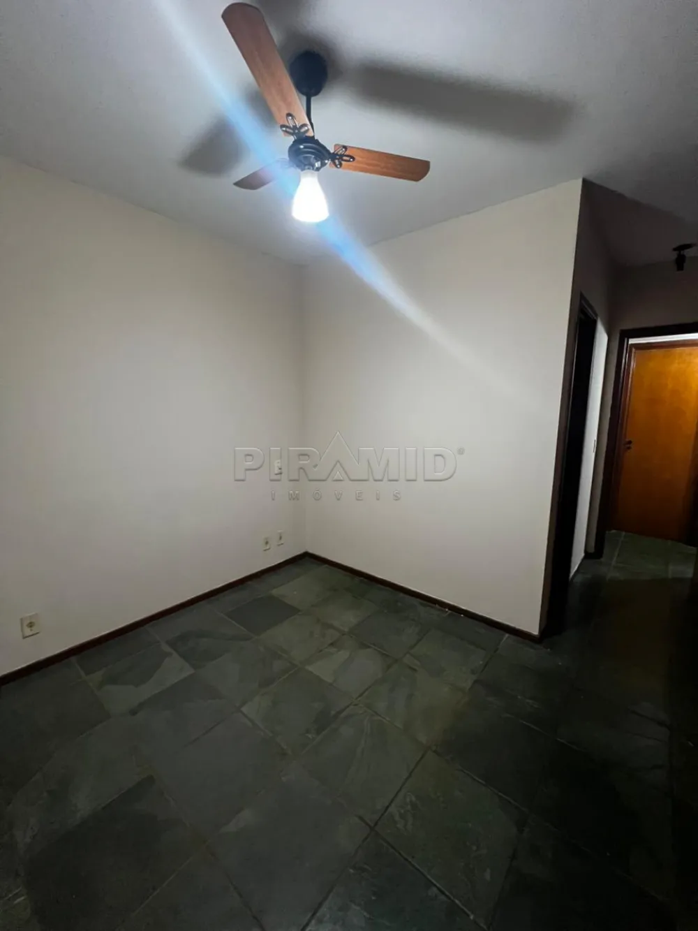 Alugar Apartamento / Padr&atilde;o em Ribeir&atilde;o Preto R$ 1.100,00 - Foto 7