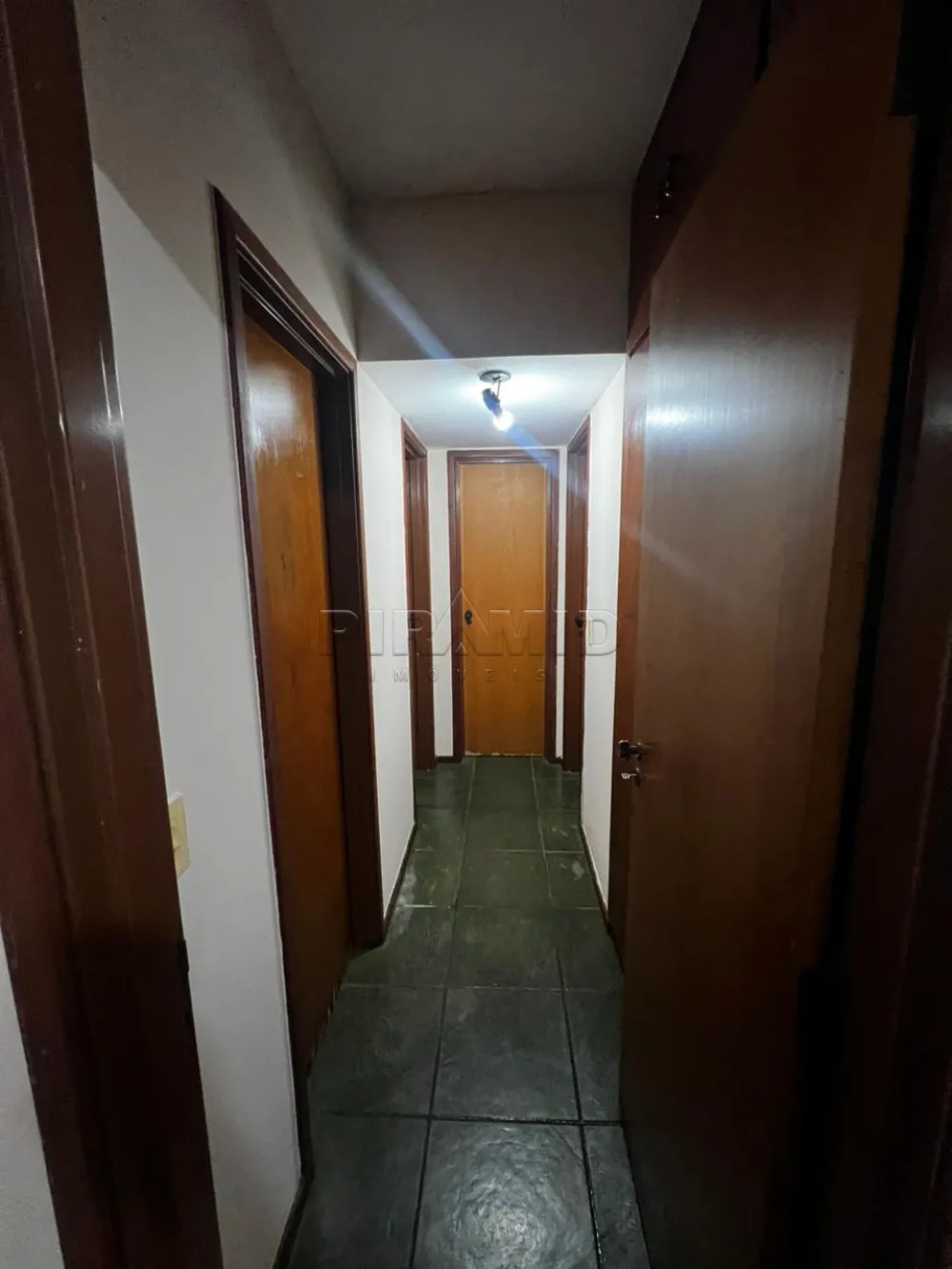 Alugar Apartamento / Padr&atilde;o em Ribeir&atilde;o Preto R$ 1.100,00 - Foto 2