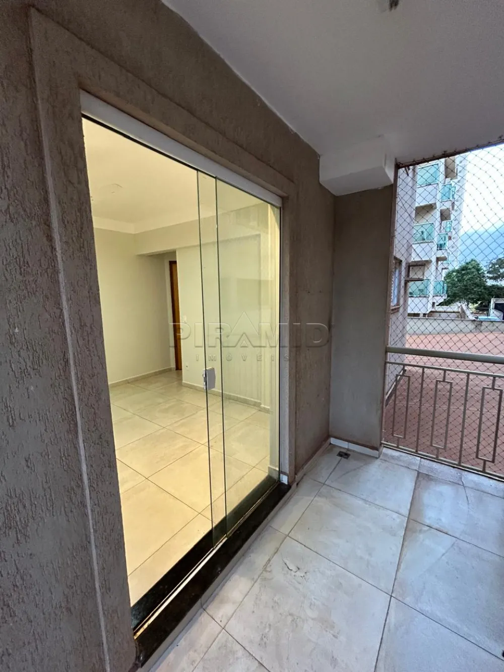 Alugar Apartamento / Padr&atilde;o em Ribeir&atilde;o Preto R$ 1.900,00 - Foto 2