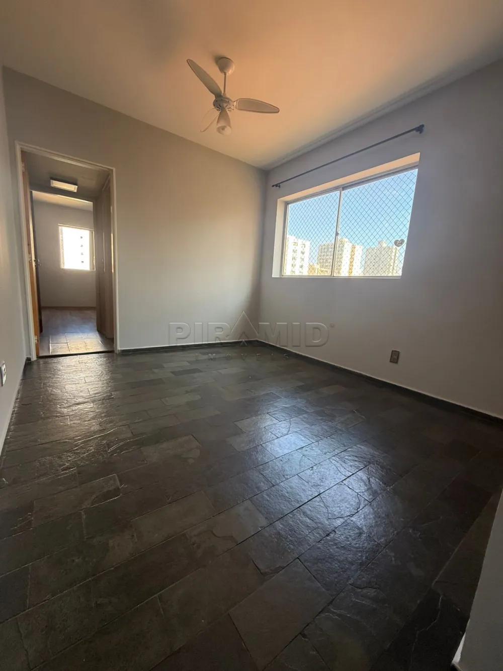 Alugar Apartamento / Padr&atilde;o em Ribeir&atilde;o Preto R$ 1.200,00 - Foto 1