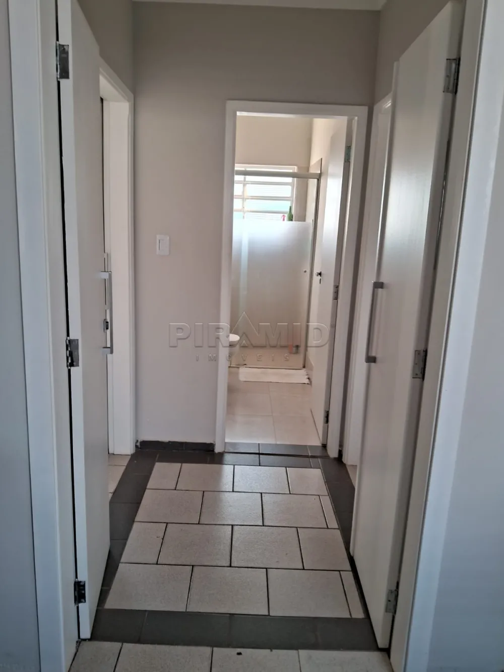 Alugar Casa / Padr&atilde;o em Ribeir&atilde;o Preto R$ 1.500,00 - Foto 13