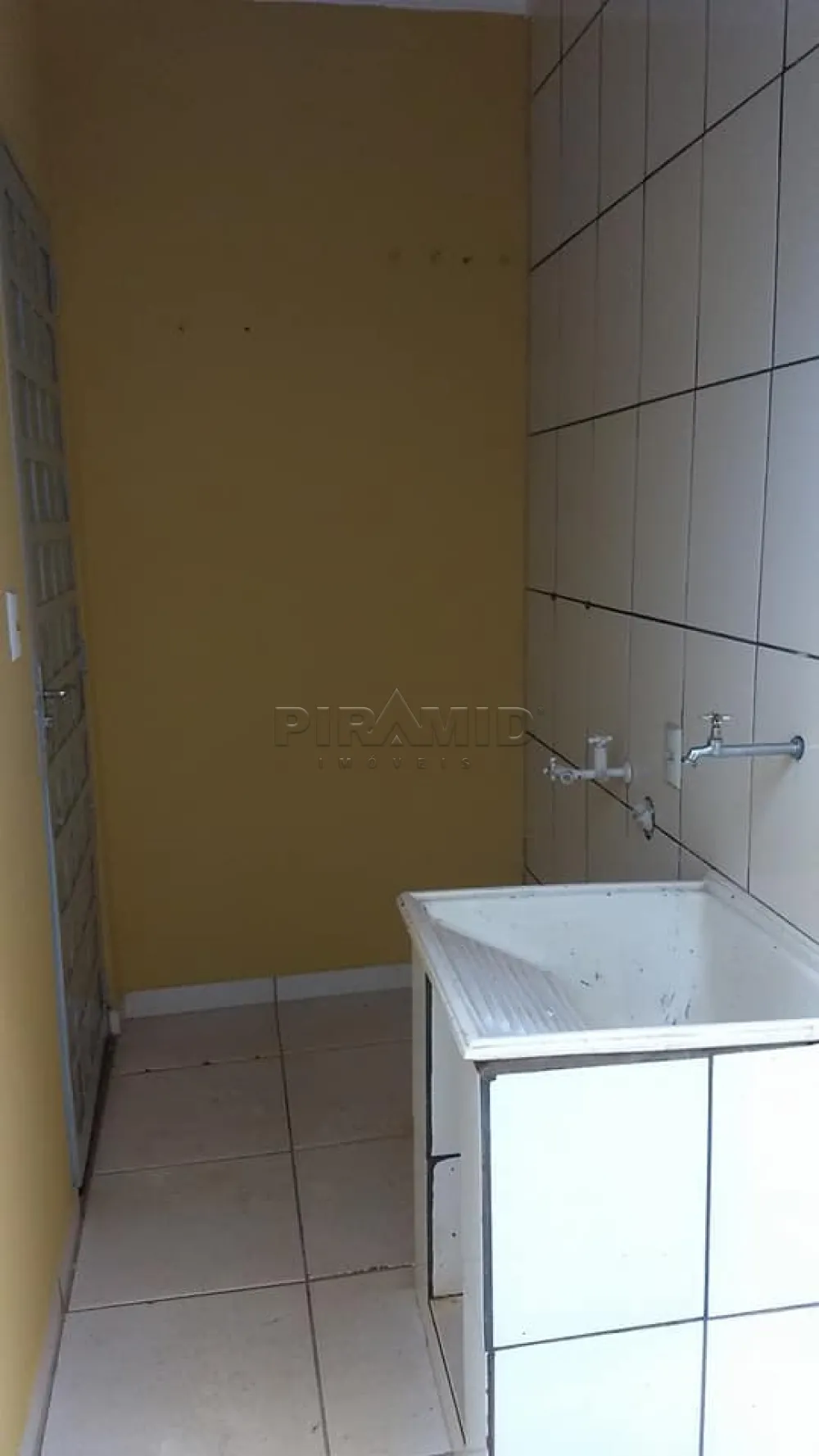 Alugar Casa / Padr&atilde;o em Ribeir&atilde;o Preto R$ 900,00 - Foto 17