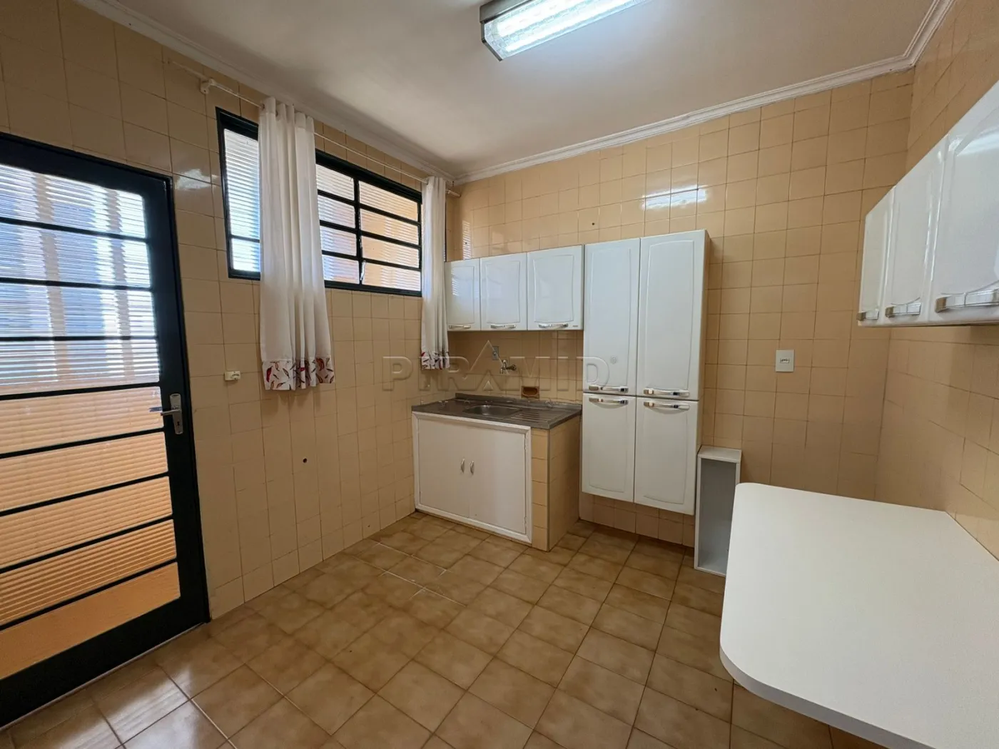 Alugar Apartamento / Padr&atilde;o em Ribeir&atilde;o Preto R$ 1.500,00 - Foto 4