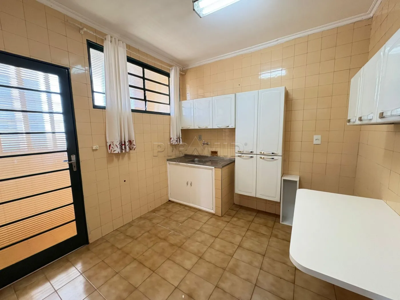 Alugar Apartamento / Padr&atilde;o em Ribeir&atilde;o Preto R$ 1.500,00 - Foto 5