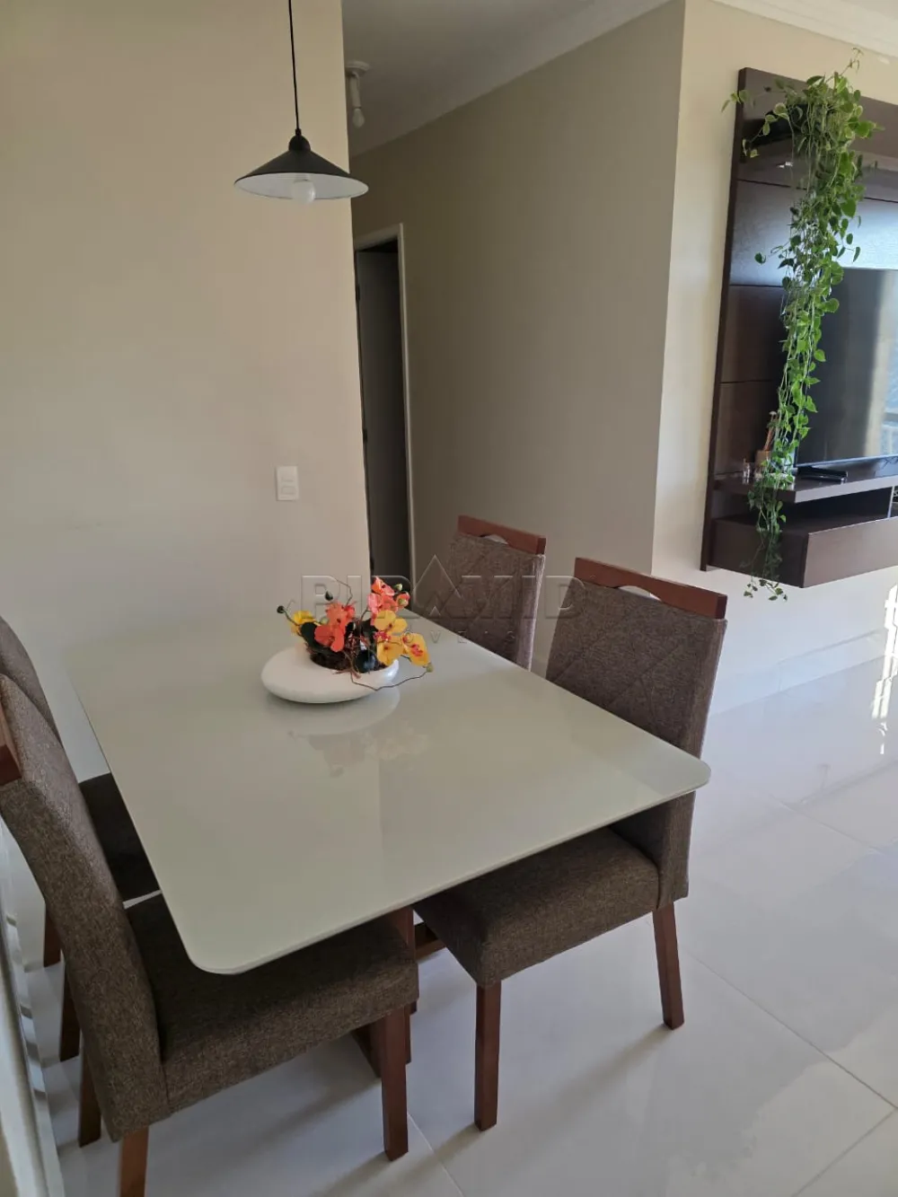 Alugar Apartamento / Padr&atilde;o em Ribeir&atilde;o Preto R$ 1.550,00 - Foto 2