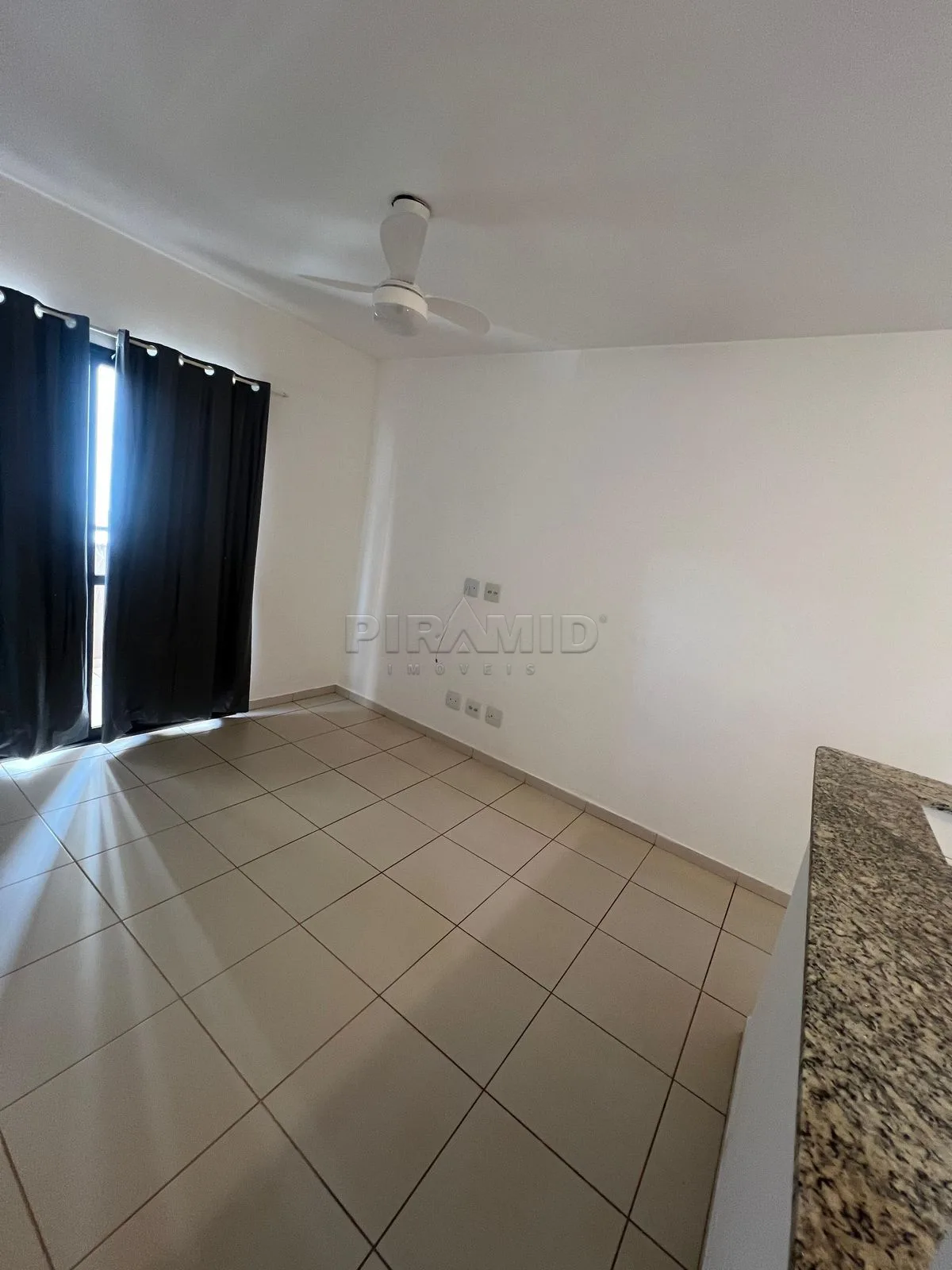 Alugar Apartamento / Padr&atilde;o em Ribeir&atilde;o Preto R$ 1.400,00 - Foto 2