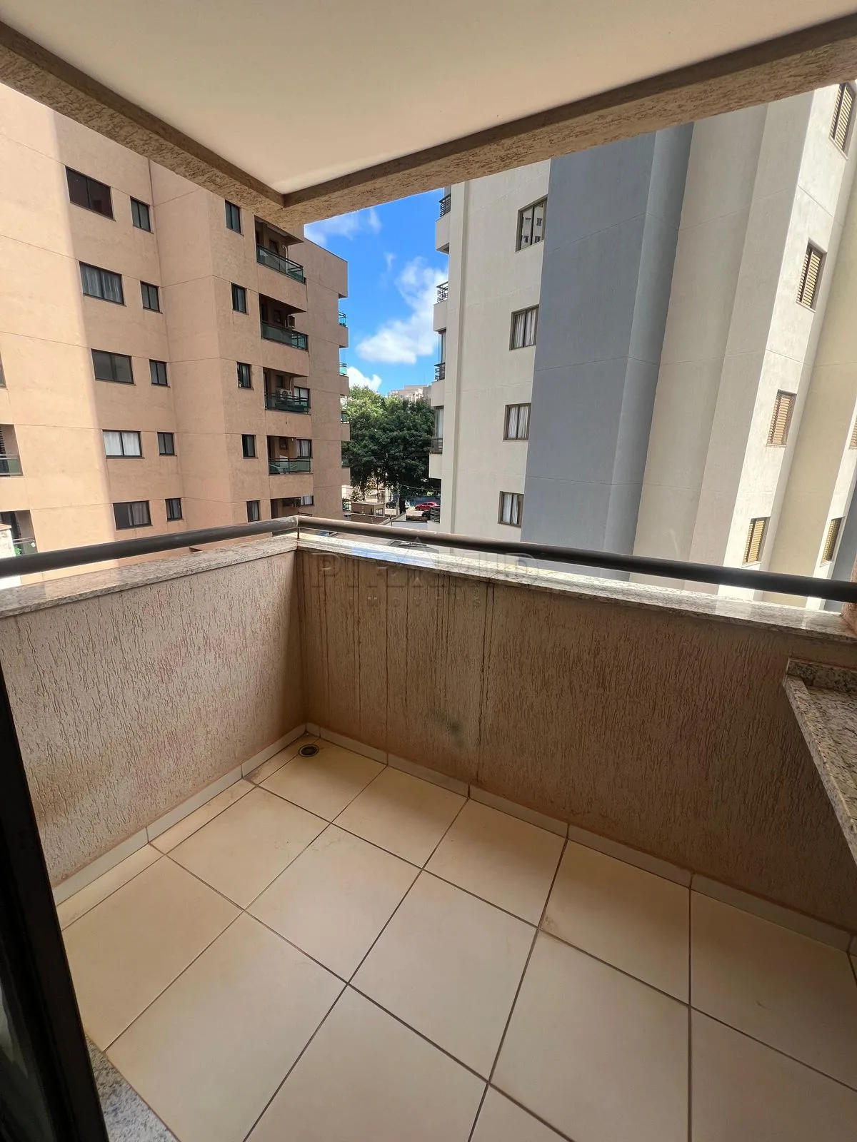 Alugar Apartamento / Padr&atilde;o em Ribeir&atilde;o Preto R$ 1.400,00 - Foto 3