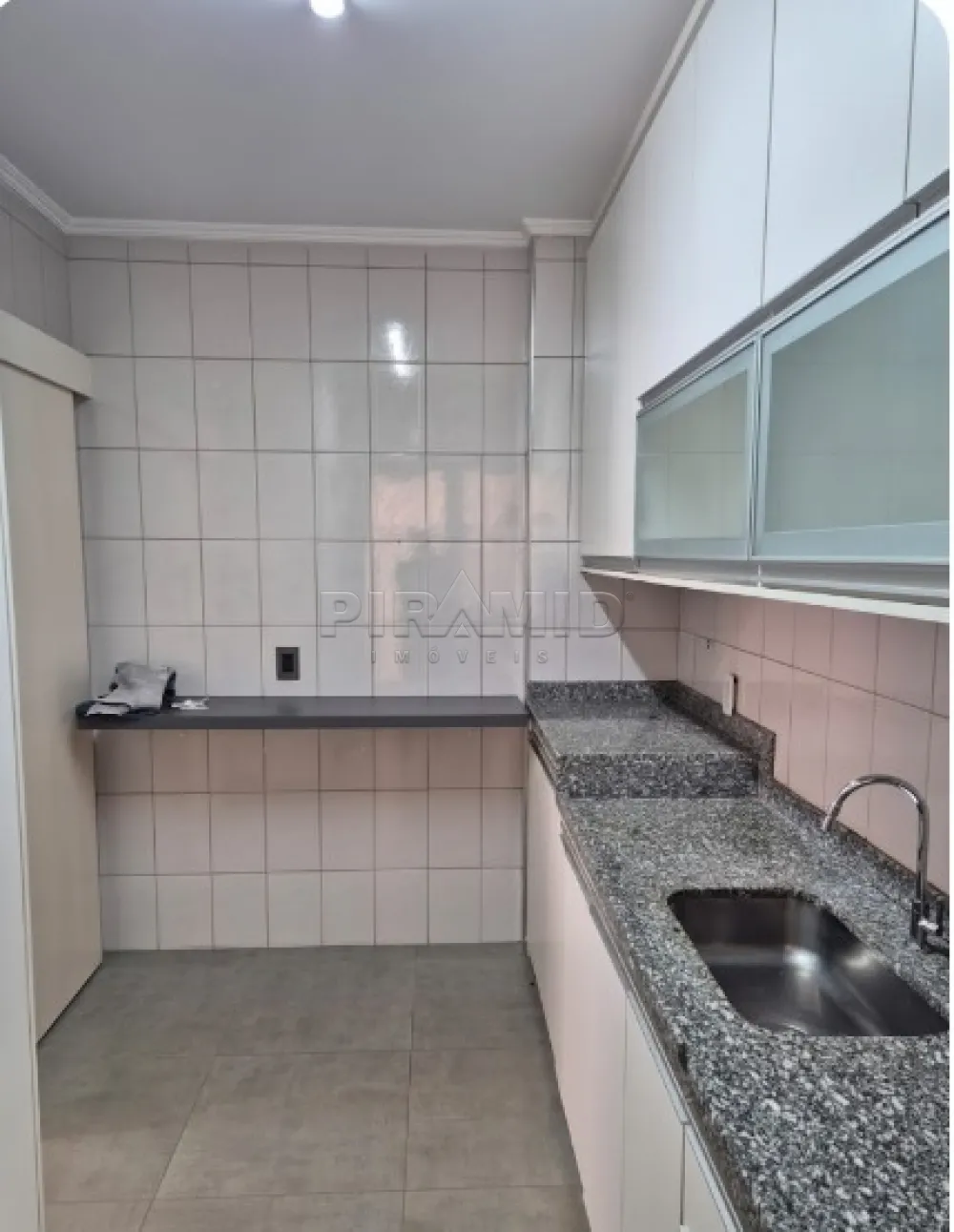 Alugar Apartamento / Padr&atilde;o em Ribeir&atilde;o Preto R$ 1.200,00 - Foto 17
