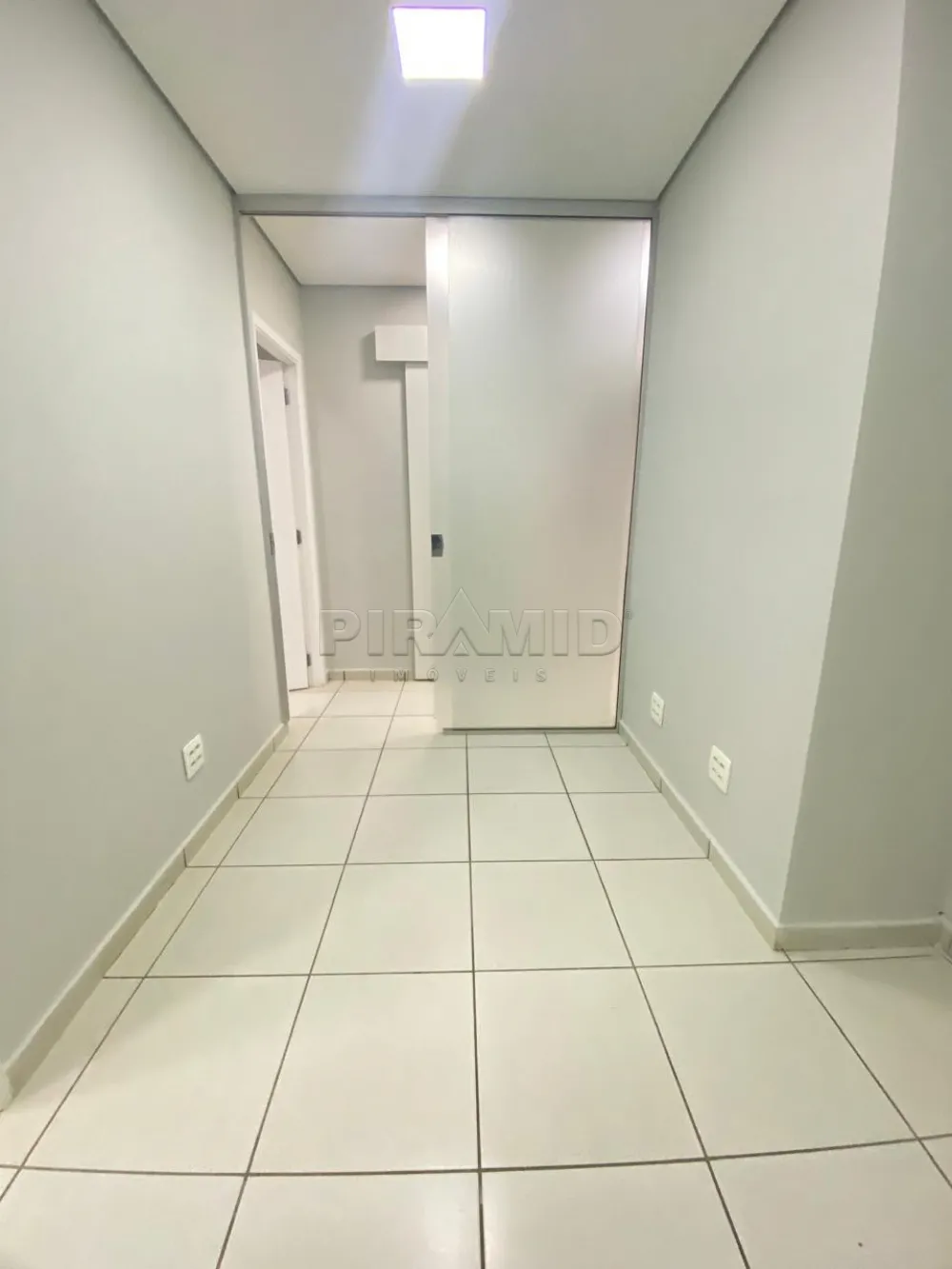Alugar Comercial / Sala em Ribeir&atilde;o Preto R$ 3.700,00 - Foto 1
