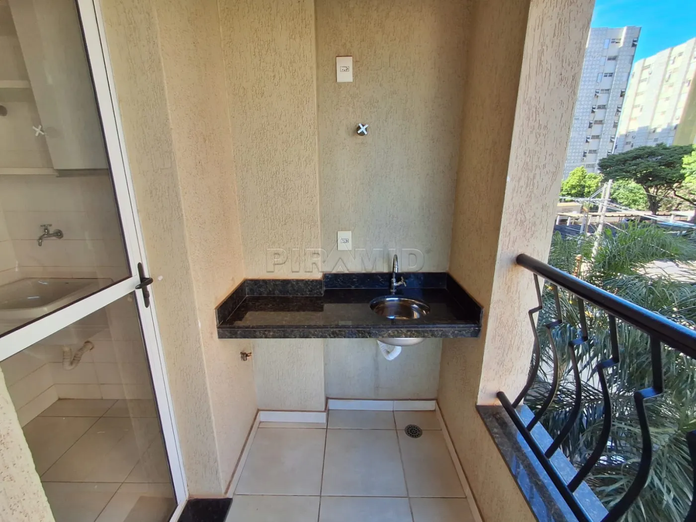 Alugar Apartamento / Padr&atilde;o em Ribeir&atilde;o Preto R$ 1.300,00 - Foto 4