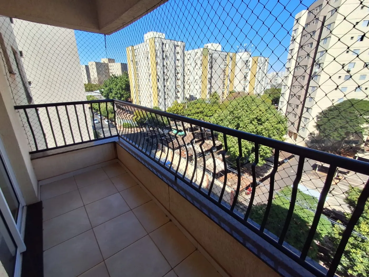 Alugar Apartamento / Padr&atilde;o em Ribeir&atilde;o Preto R$ 1.900,00 - Foto 2
