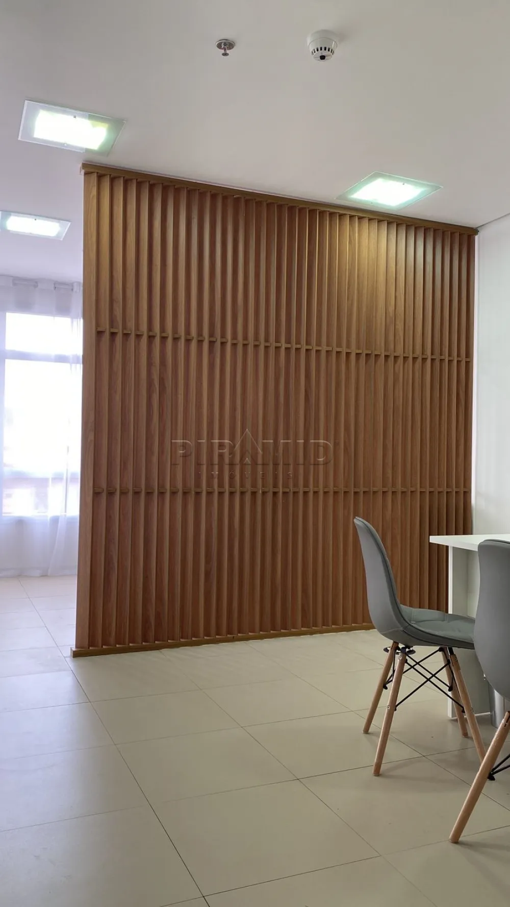 Alugar Comercial / Sala em Ribeir&atilde;o Preto R$ 1.300,00 - Foto 1