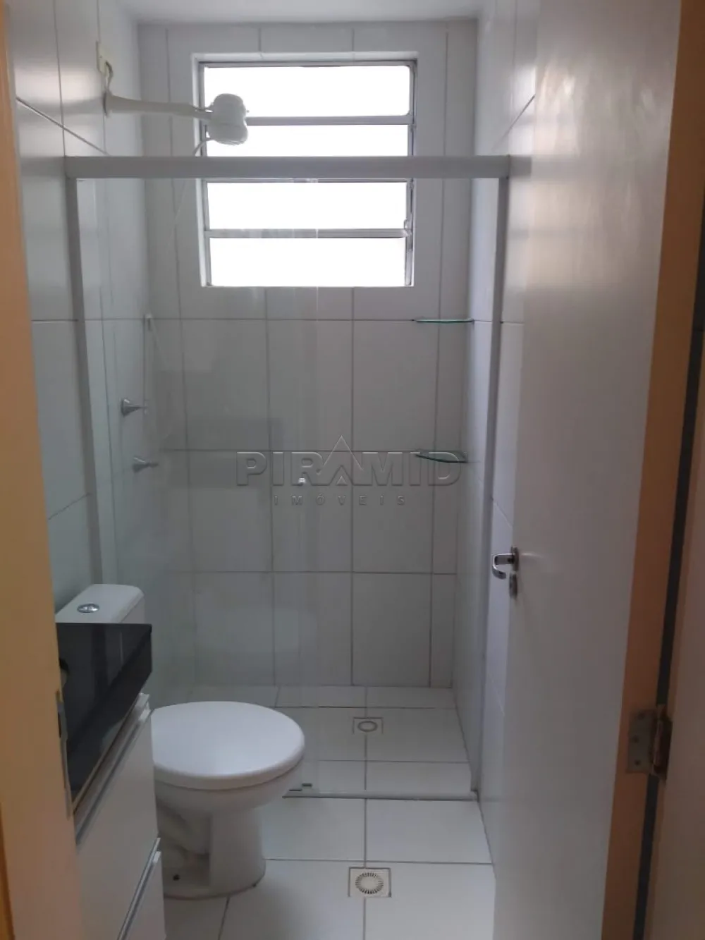 Alugar Apartamento / Padr&atilde;o em Ribeir&atilde;o Preto R$ 1.100,00 - Foto 2