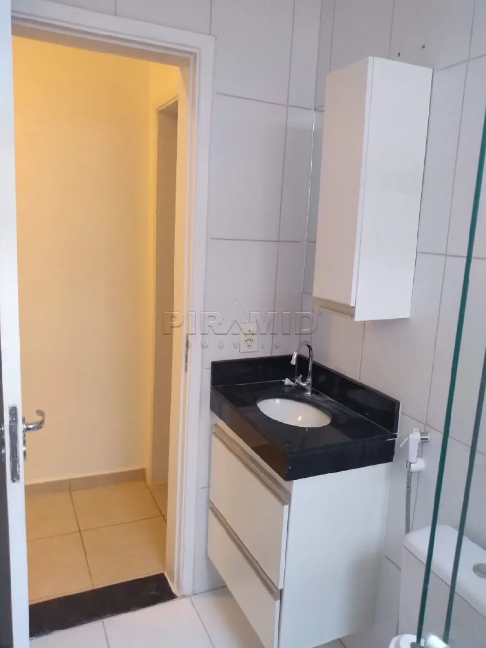 Alugar Apartamento / Padr&atilde;o em Ribeir&atilde;o Preto R$ 1.100,00 - Foto 3
