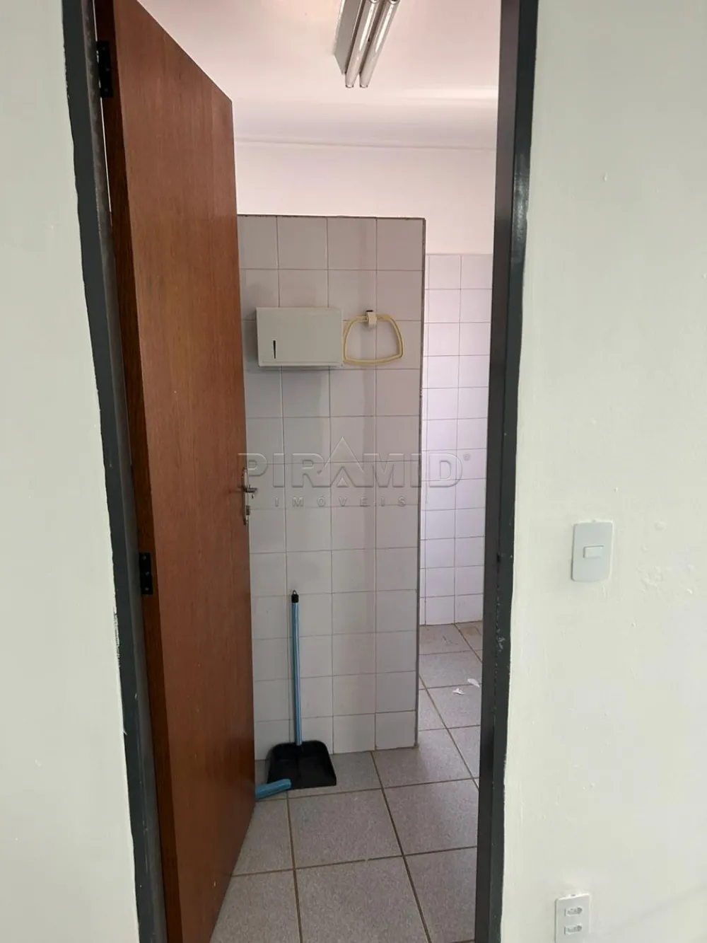 Alugar Comercial / Sal&atilde;o em Ribeir&atilde;o Preto R$ 1.530,00 - Foto 4