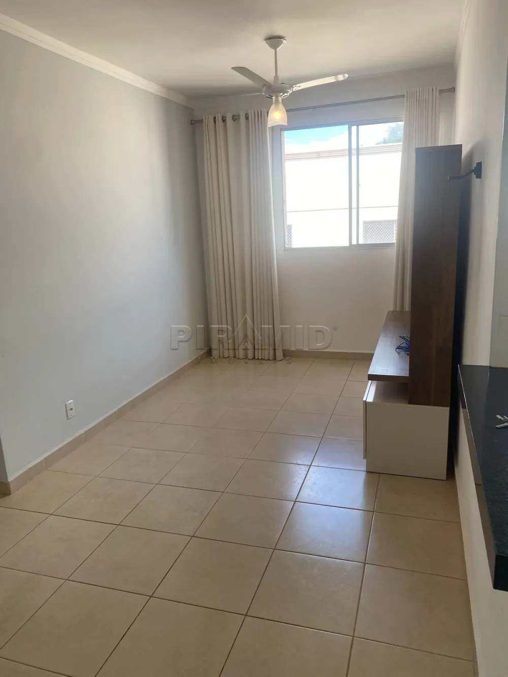 Alugar Apartamento / Padr&atilde;o em Ribeir&atilde;o Preto R$ 1.300,00 - Foto 2