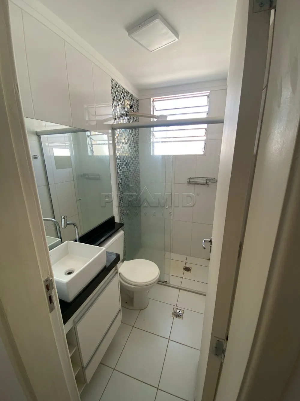 Alugar Apartamento / Padr&atilde;o em Ribeir&atilde;o Preto R$ 1.300,00 - Foto 5