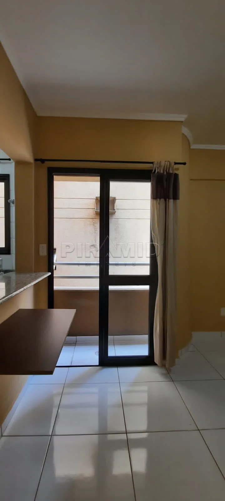 Alugar Apartamento / Padr&atilde;o em Ribeir&atilde;o Preto R$ 1.400,00 - Foto 2