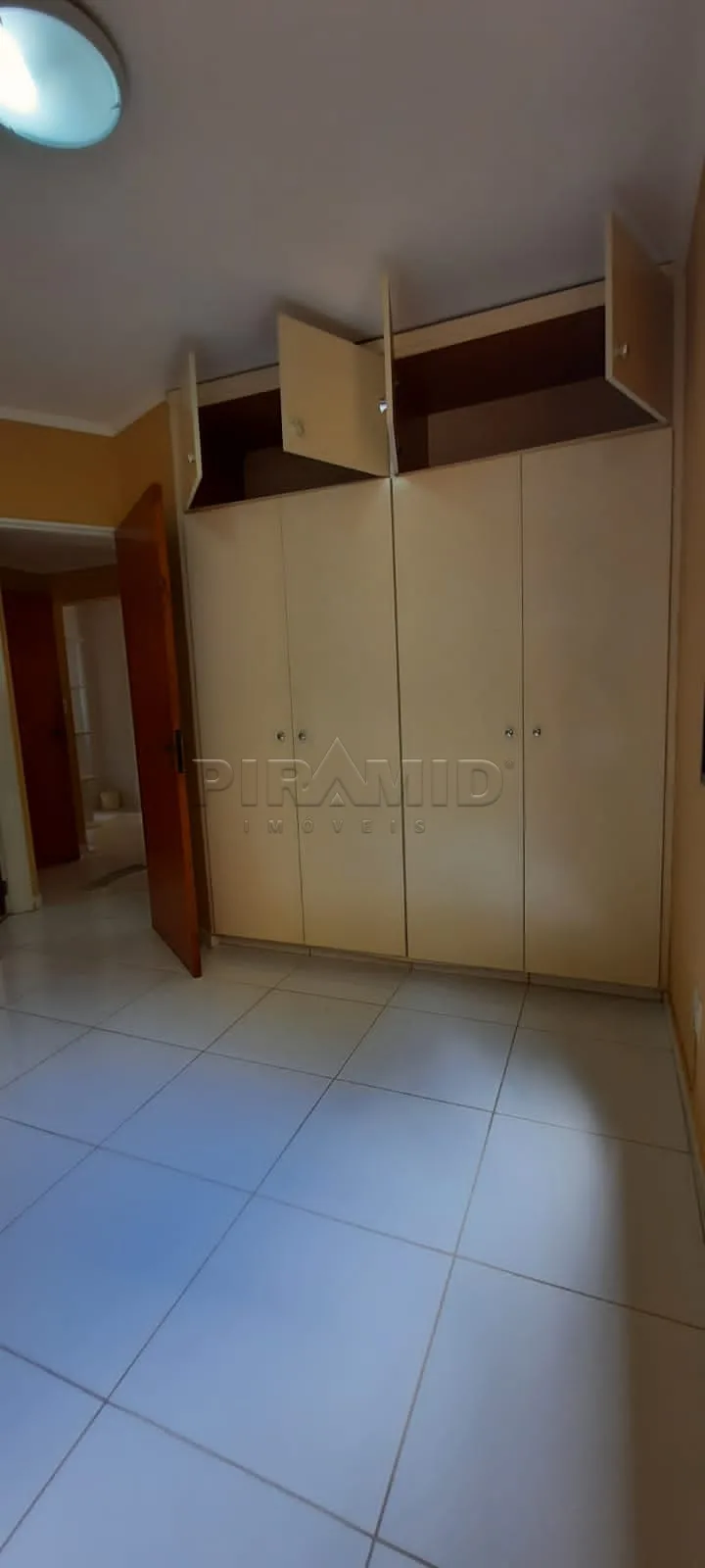 Alugar Apartamento / Padr&atilde;o em Ribeir&atilde;o Preto R$ 1.400,00 - Foto 5