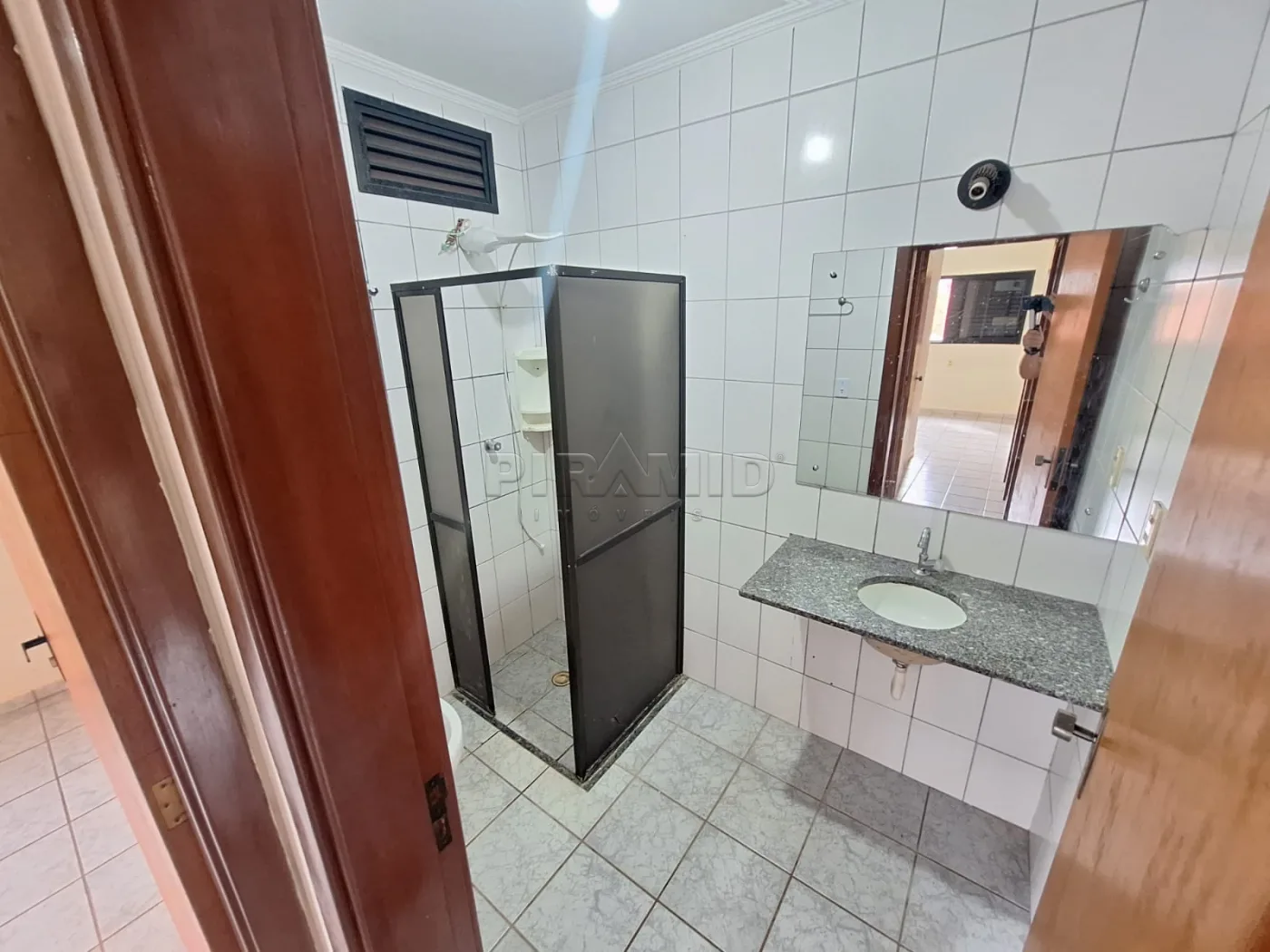 Alugar Apartamento / Padr&atilde;o em Ribeir&atilde;o Preto R$ 1.000,00 - Foto 4