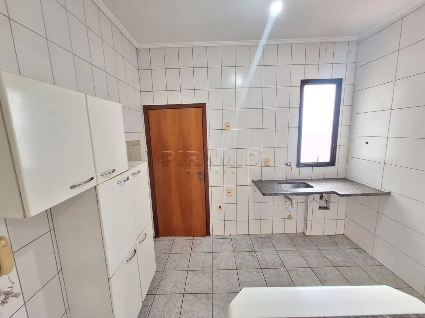 Alugar Apartamento / Padr&atilde;o em Ribeir&atilde;o Preto R$ 1.000,00 - Foto 9