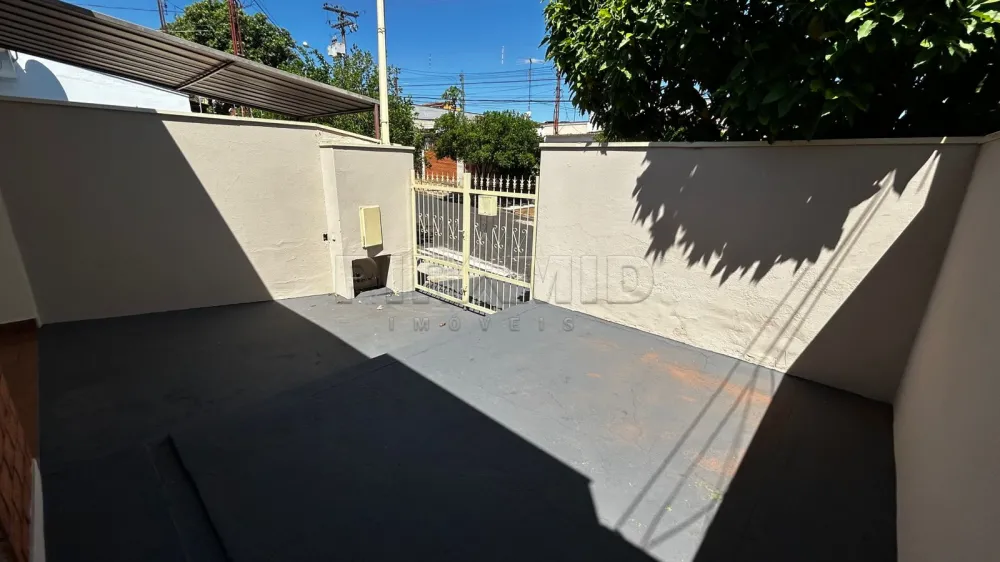 Alugar Casa / Padr&atilde;o em Ribeir&atilde;o Preto R$ 1.800,00 - Foto 1